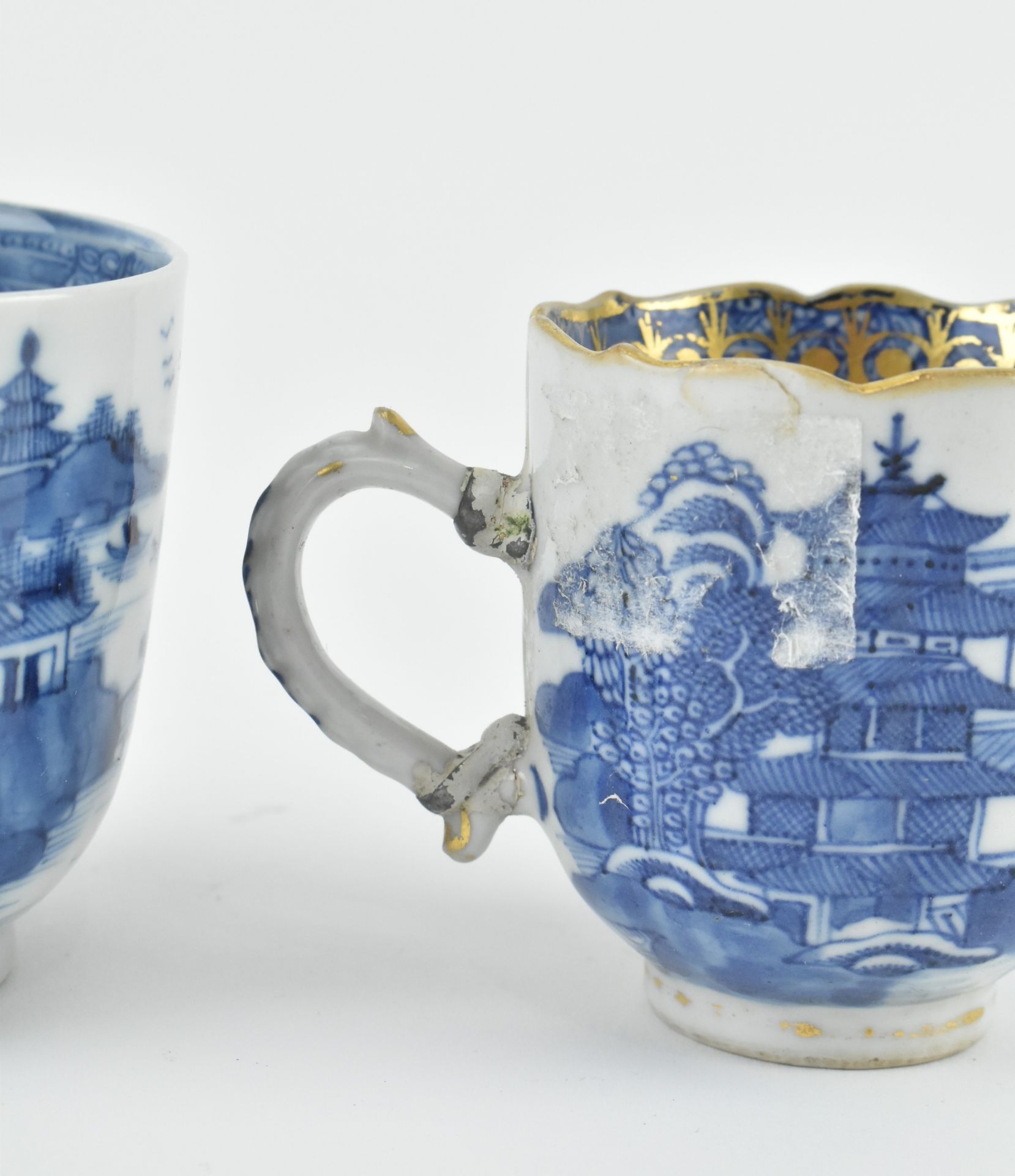 THREE 18/19TH CENTURY CHINESE BLUE AND WHITE CUPS 清 青花山水杯 - Image 4 of 9