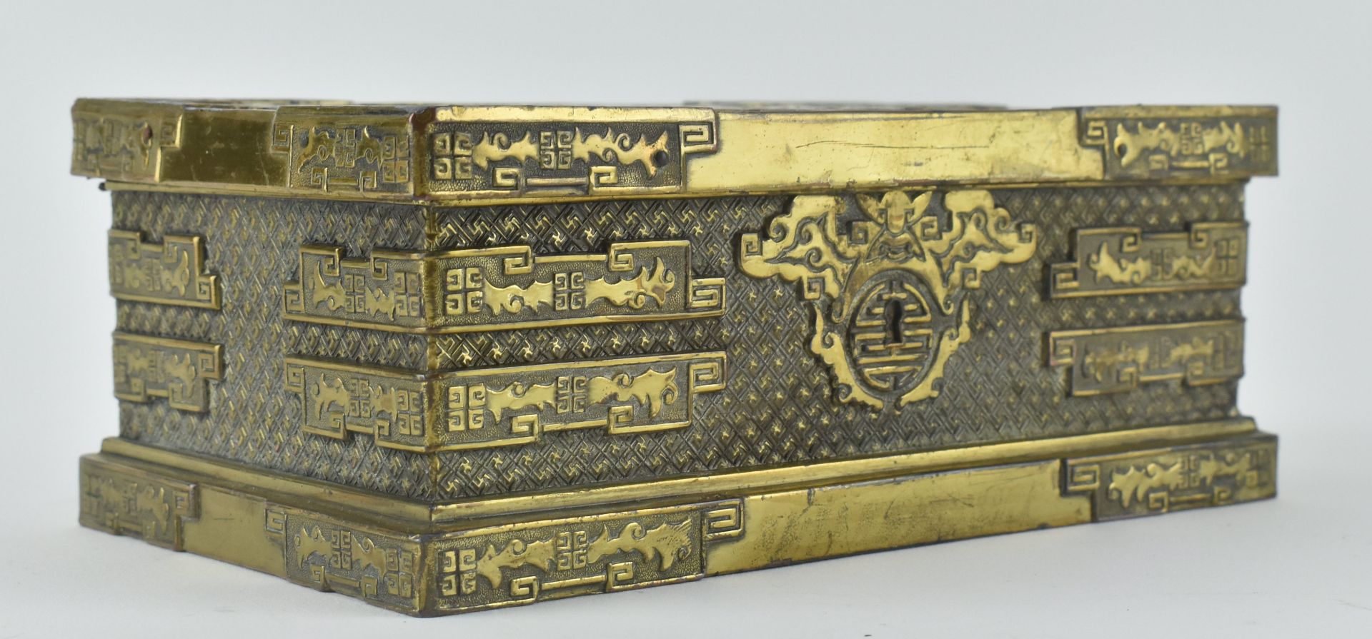 CHINESE BRASS LINED WOODEN BOX WITH HINGED COVER 铜镶木盒 - Bild 4 aus 8