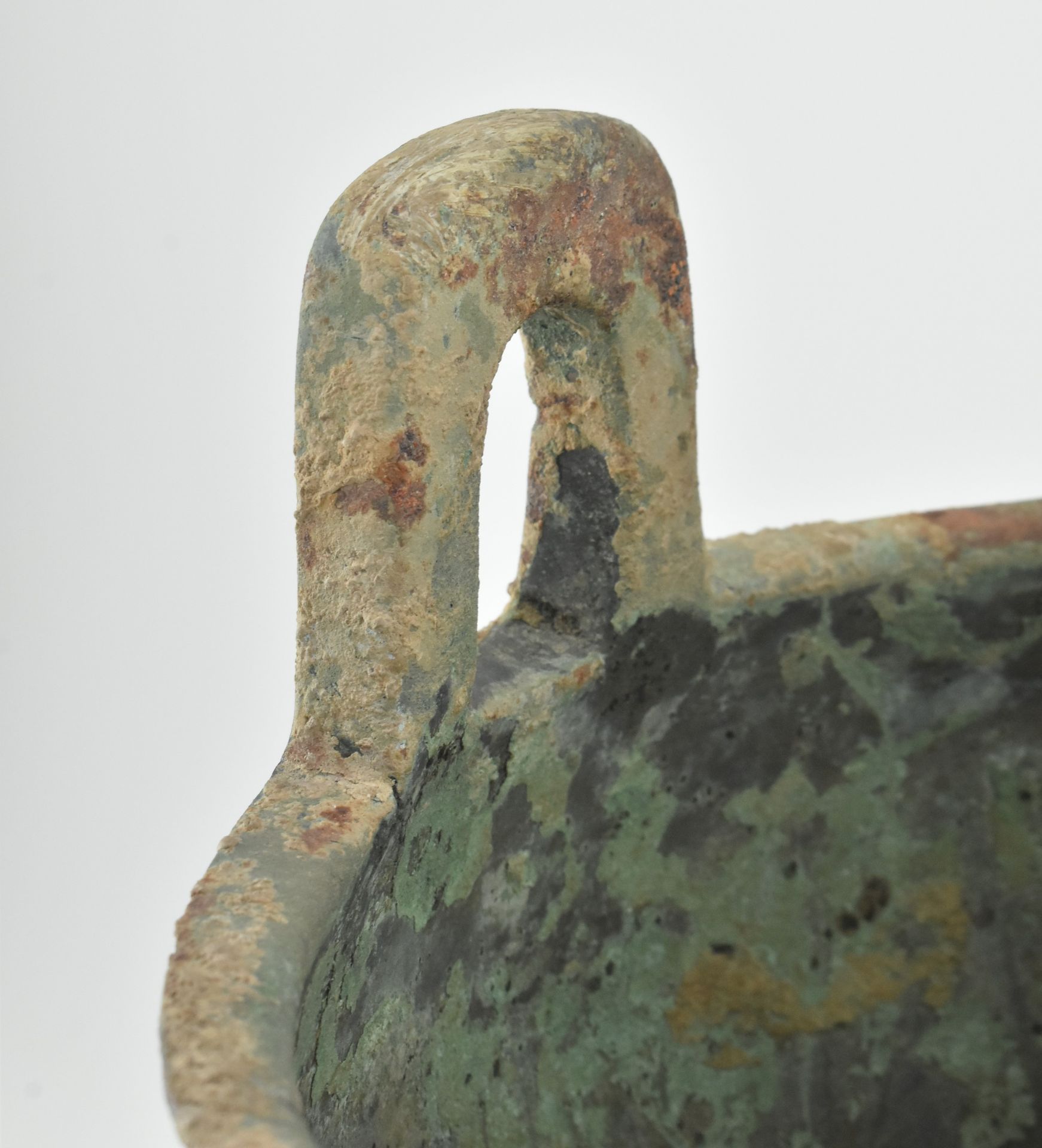 WESTERN ZHOU "RING MOTIF" BRONZE DING TRIPOD VESSEL 西周青铜鼎 - Image 6 of 10