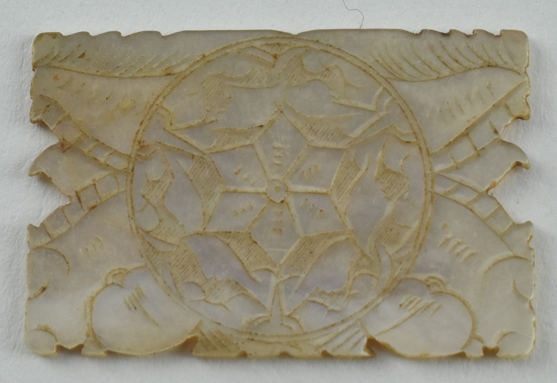 QING DYNASTY MOTHER OF PEARL GAMING TOKENS 清十三行贝母筹码 - Bild 7 aus 11