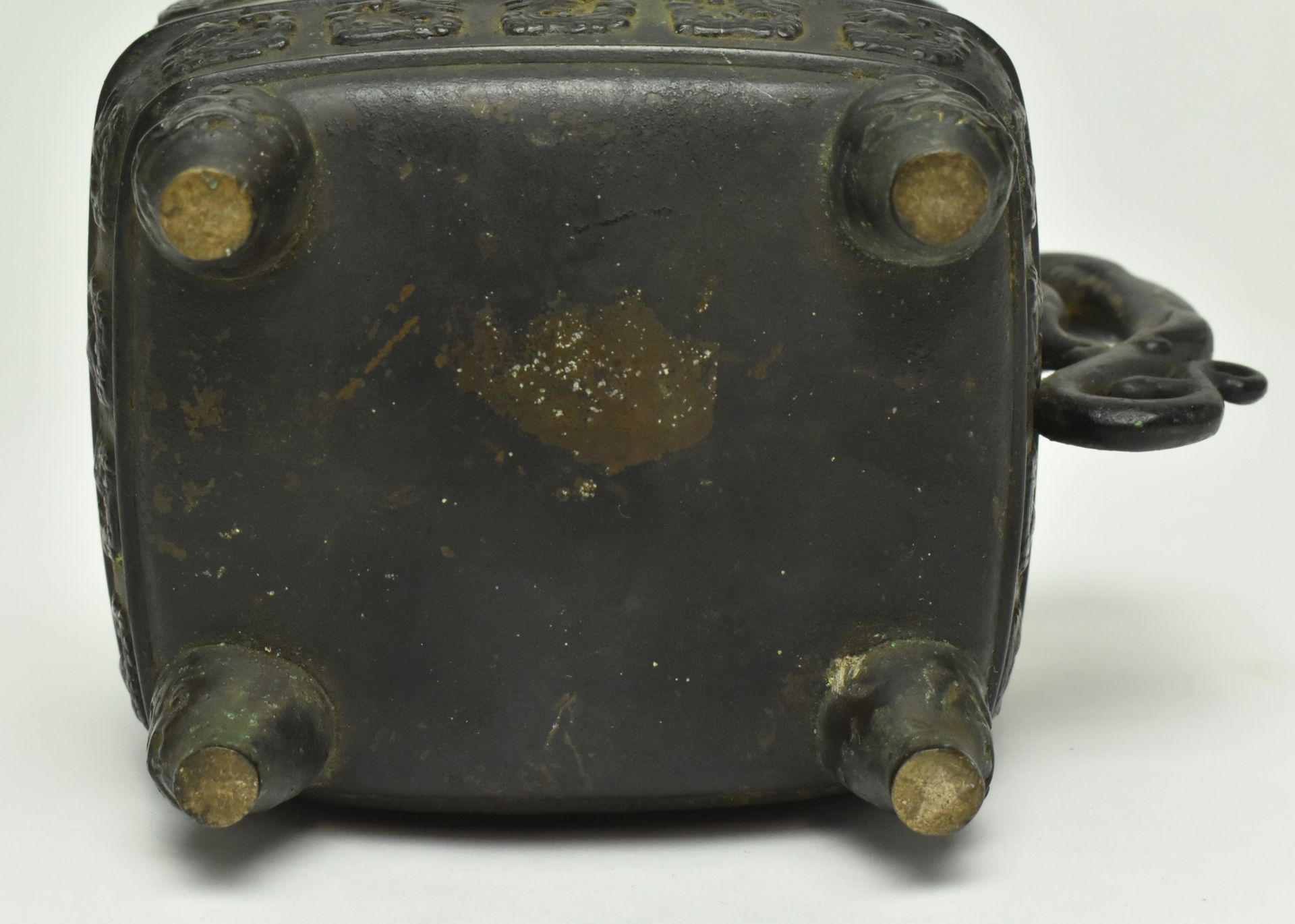 POSSIBLY MING OR LATER BRONZE CENSER COVER 铜香炉 - Bild 7 aus 7