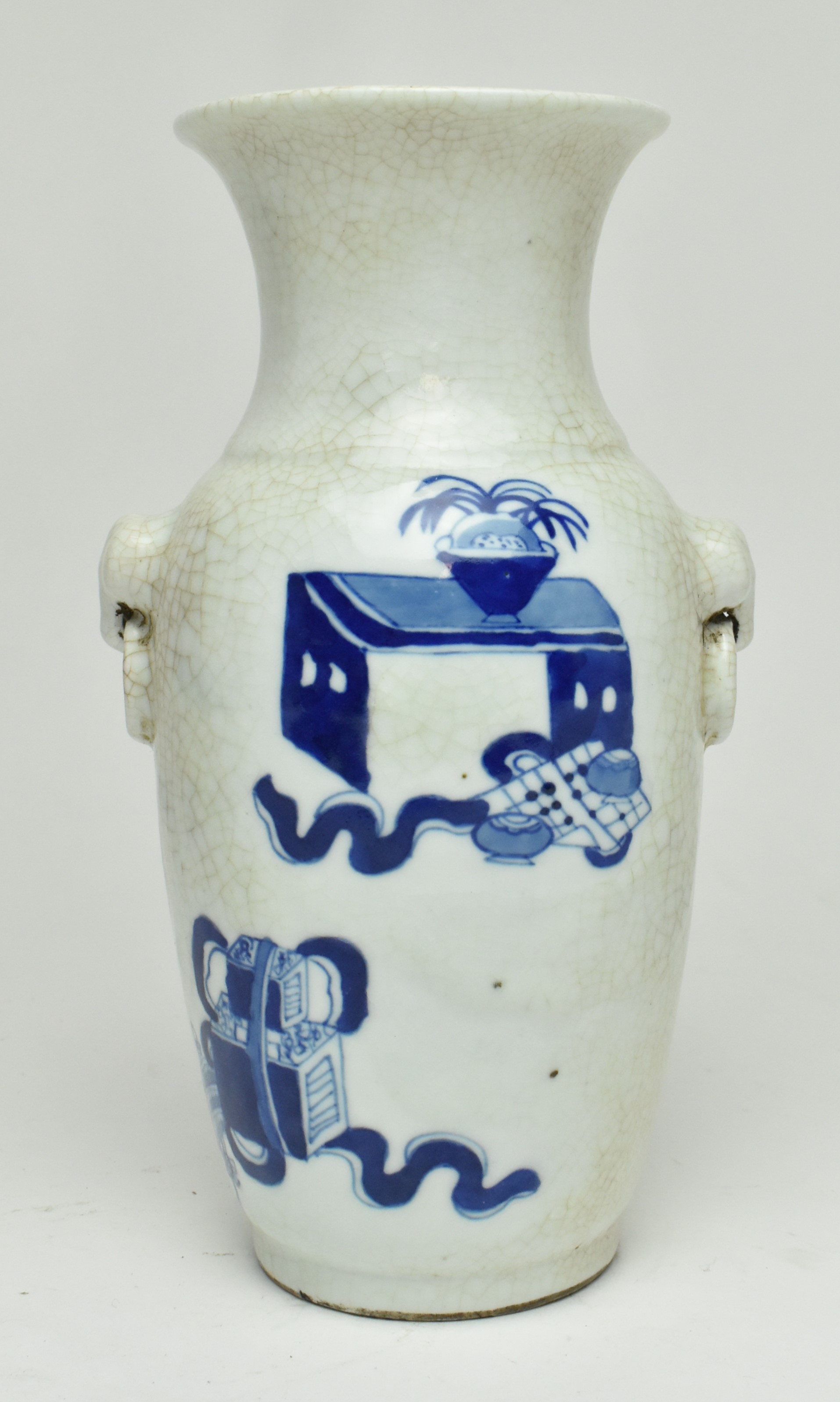 SWATOW WARE CRACKLED BLUE AND WHITE VASE 漳州窑青花博古花瓶 - Image 2 of 6