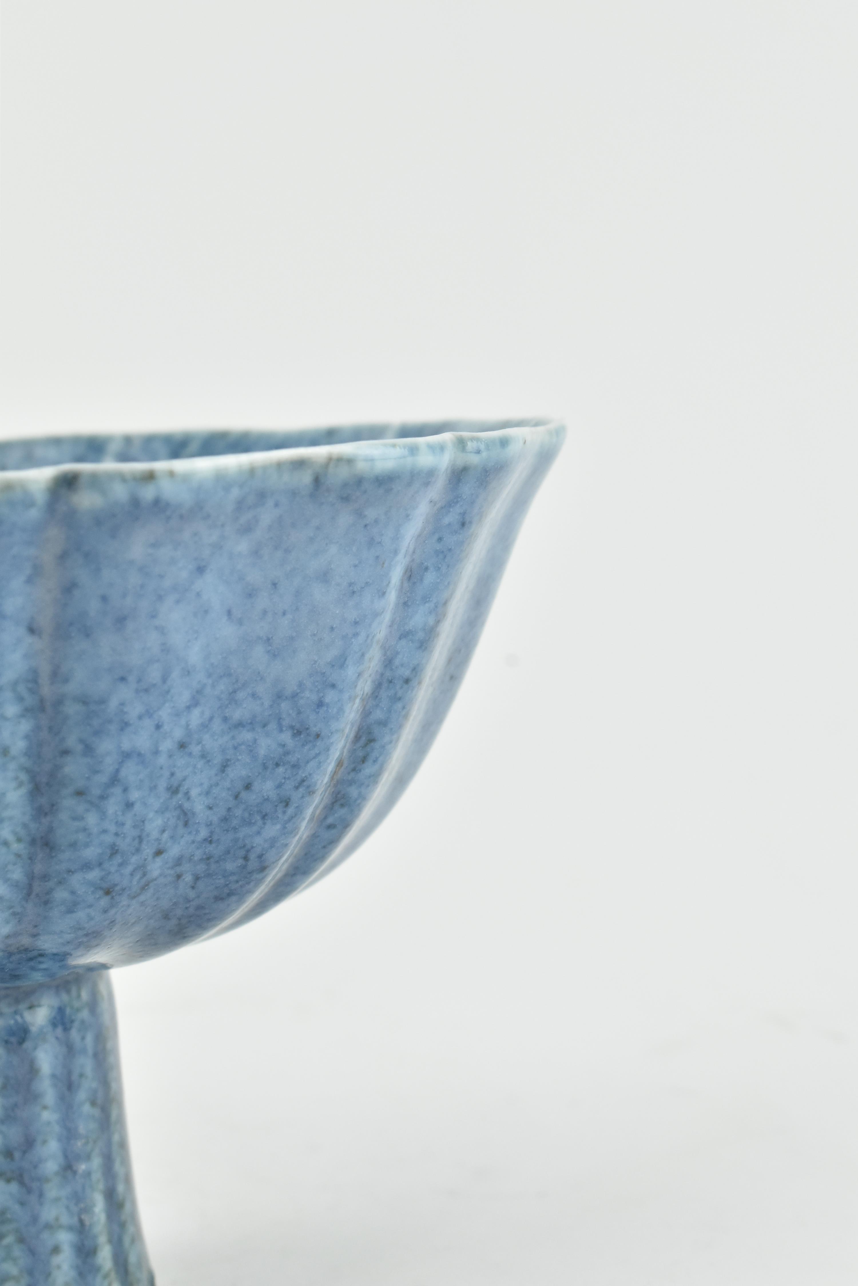 POWDER-BLUE LOTUS RIM STEM BOWL, MING MARKED 宣德款 莲花高脚杯 - Image 5 of 8