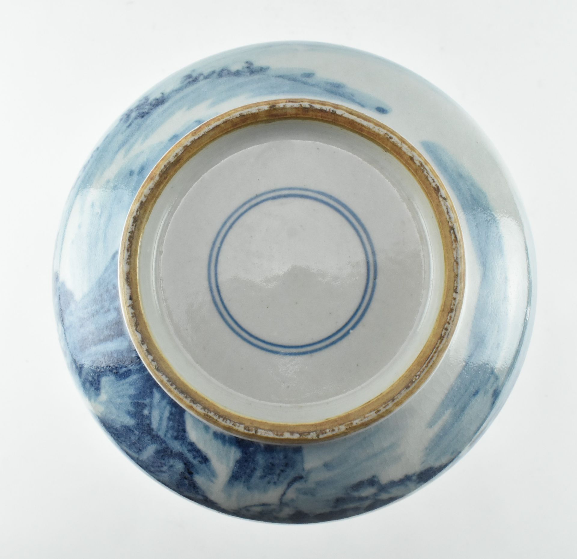 BLUE AND WHITE LANDSCAPE BOTTLE VASE 青花山水人物胆瓶 - Bild 6 aus 6