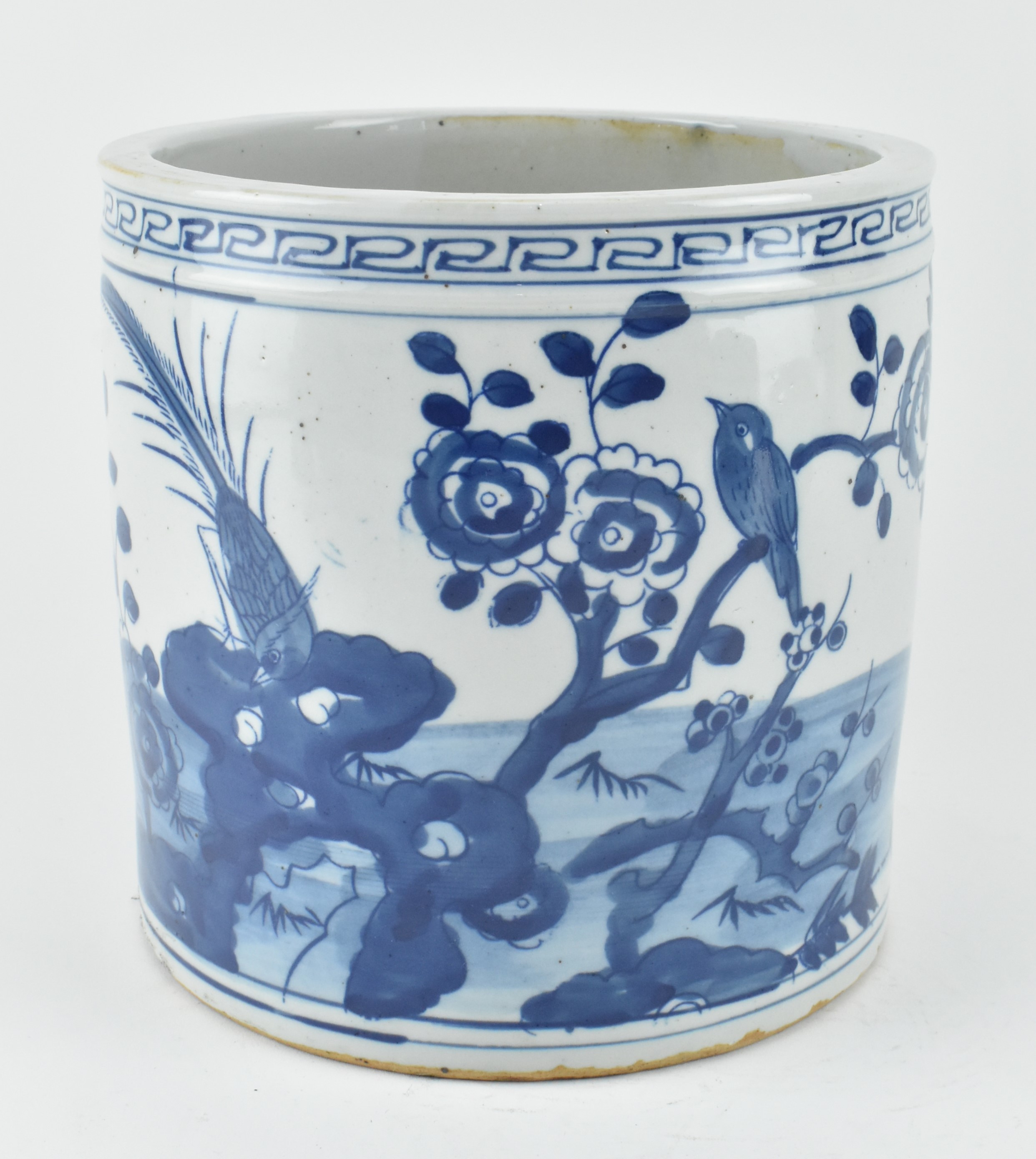 19TH CENTURY BLUE AND WHITE BRUSH POT "BI TONG" 清 花鸟笔筒 - Image 2 of 6