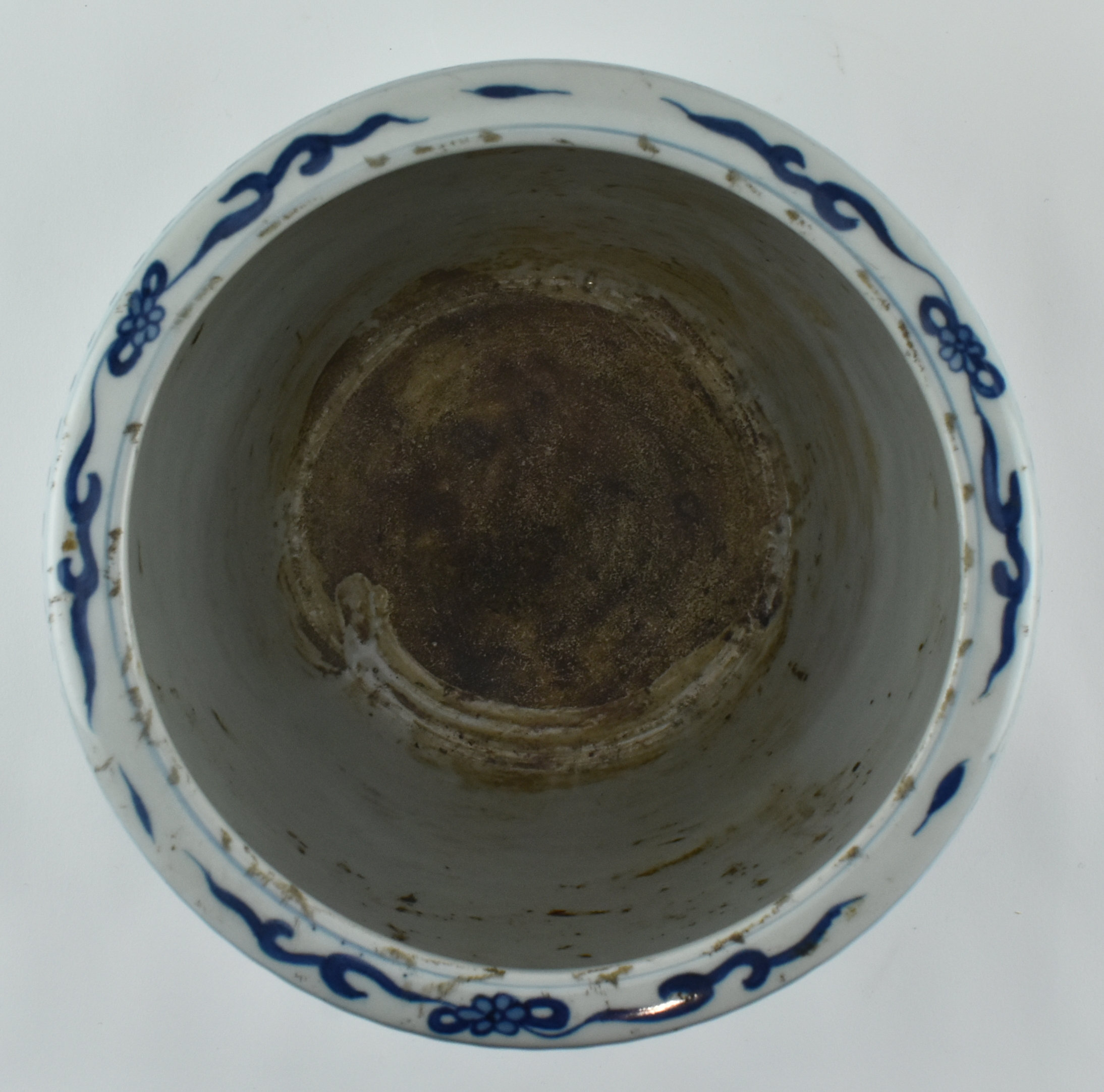 QING DYNASTY BLUE AND WHITE CENSER 清末 青花貔貅 香炉 - Image 6 of 8