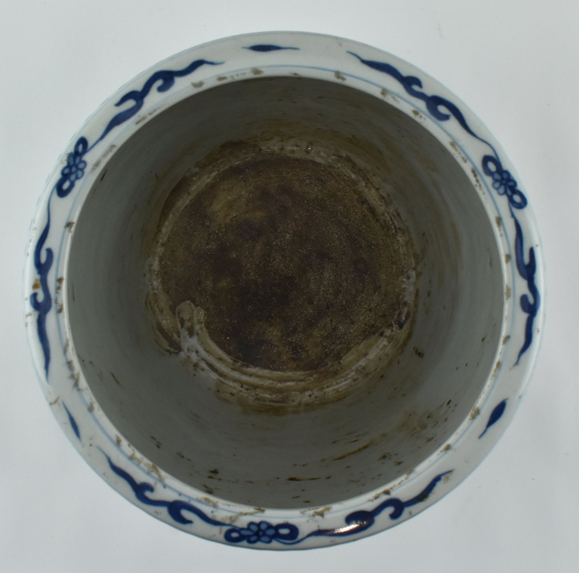 QING DYNASTY BLUE AND WHITE CENSER 清末 青花貔貅 香炉 - Bild 6 aus 8