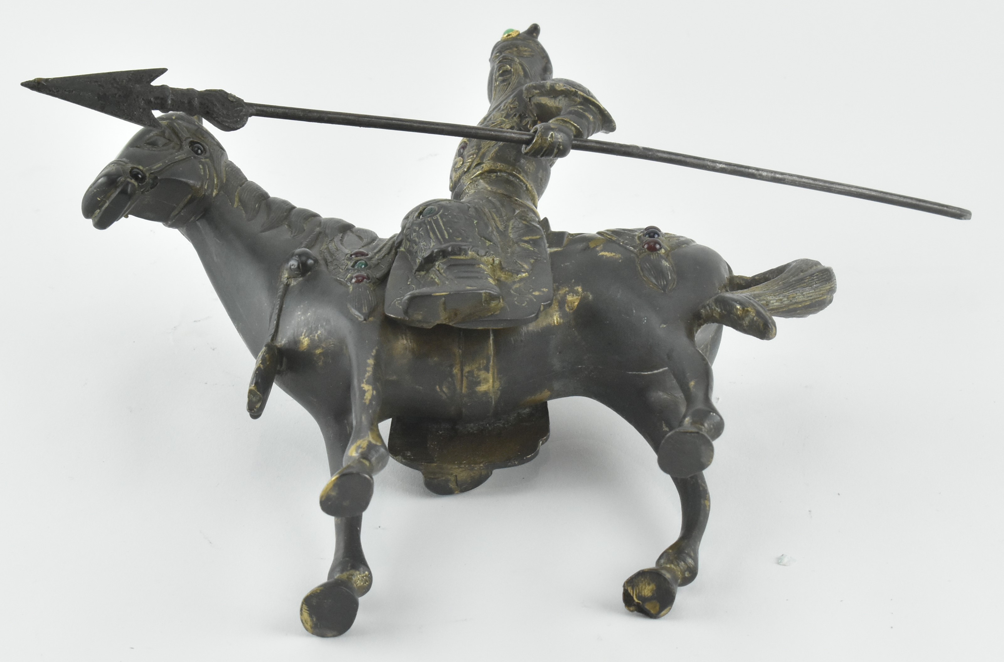 BRONZE FIGURINE OF A WARRIOR ON HORSEBACK 关公和赤兔马铜像 - Image 5 of 6