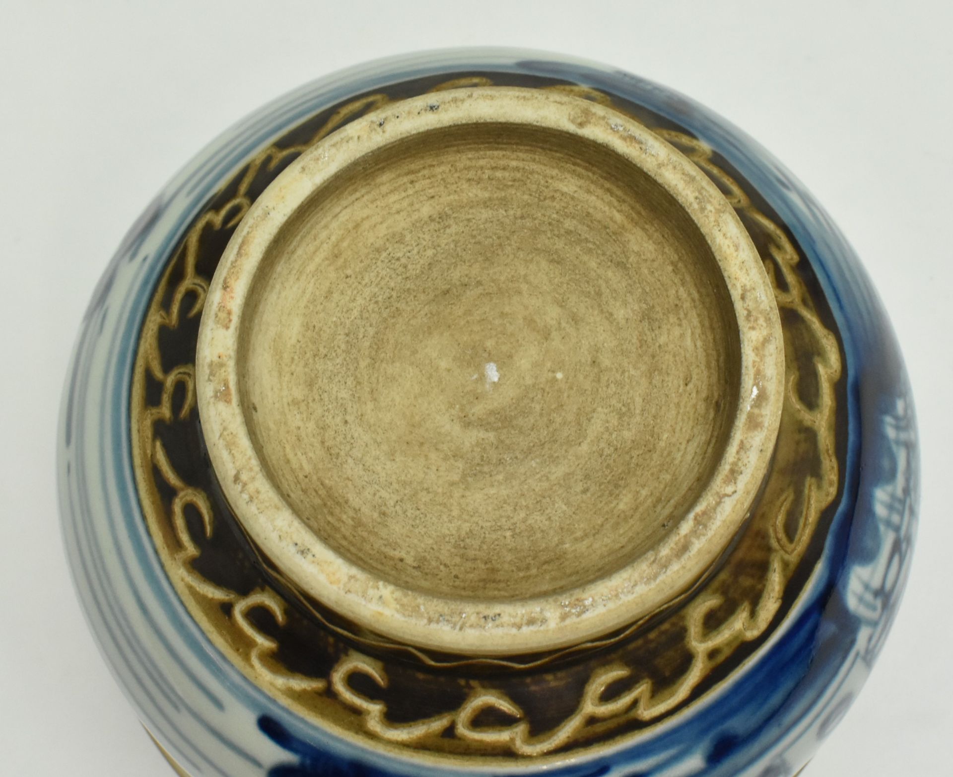 TWO BLUE AND WHITE CERAMIC CENSER AND JAR 青花罐香炉和姜罐 - Image 5 of 7