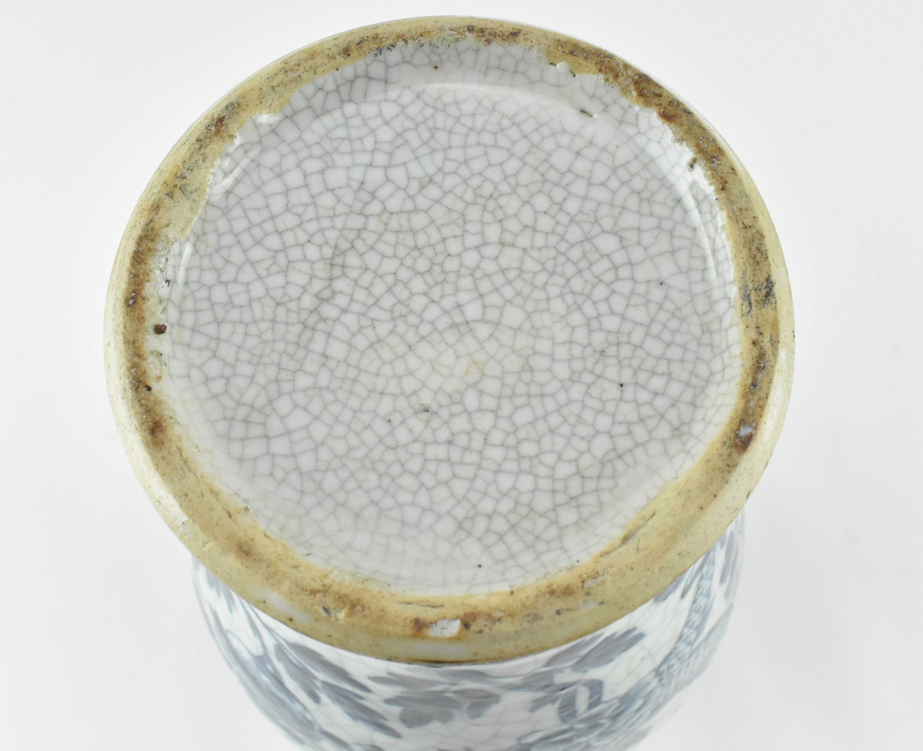 QING CRACKLE GLAZED BLUE AND WHITE VASE 清仿哥窑青花龙纹瓶 - Image 7 of 7