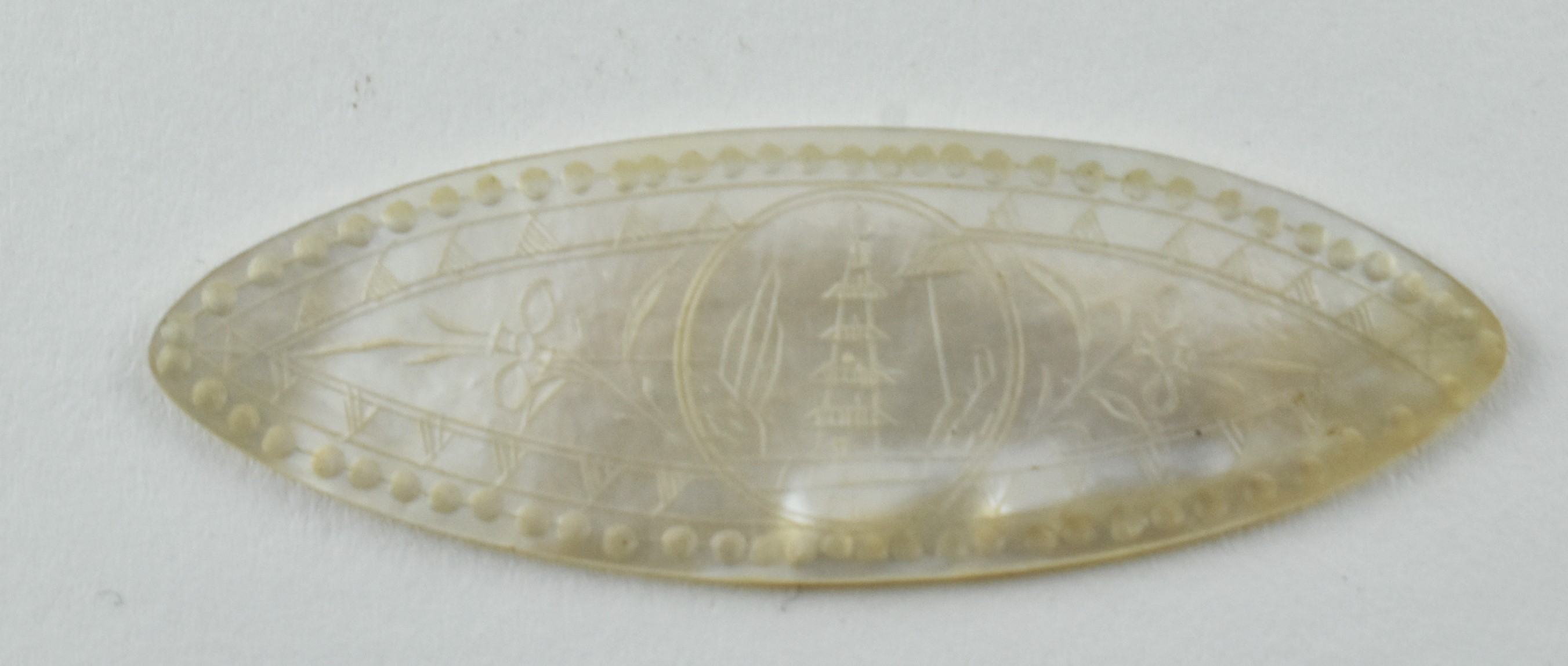QING DYNASTY MOTHER OF PEARL GAMING TOKENS 清十三行贝母筹码 - Image 9 of 11