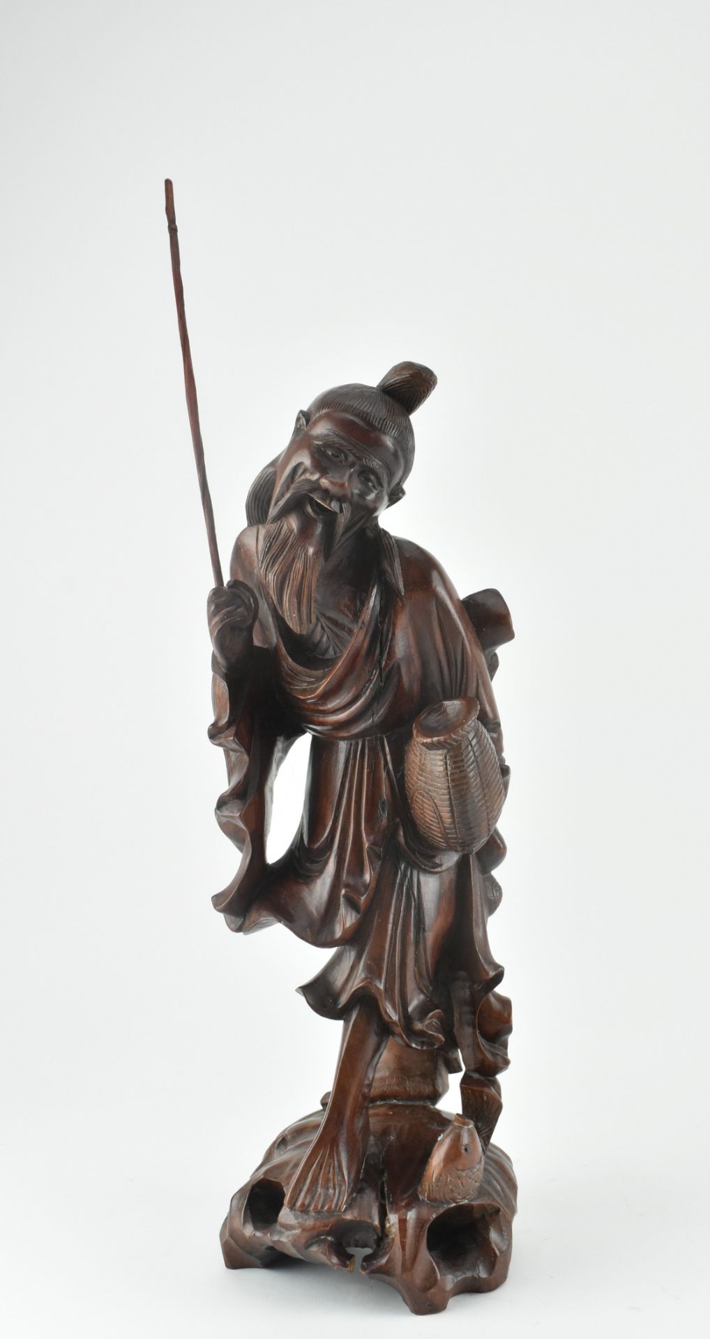 QING DYNASTY CARVED WOODEN FIGURINE 清 姜太公钓鱼木刻像