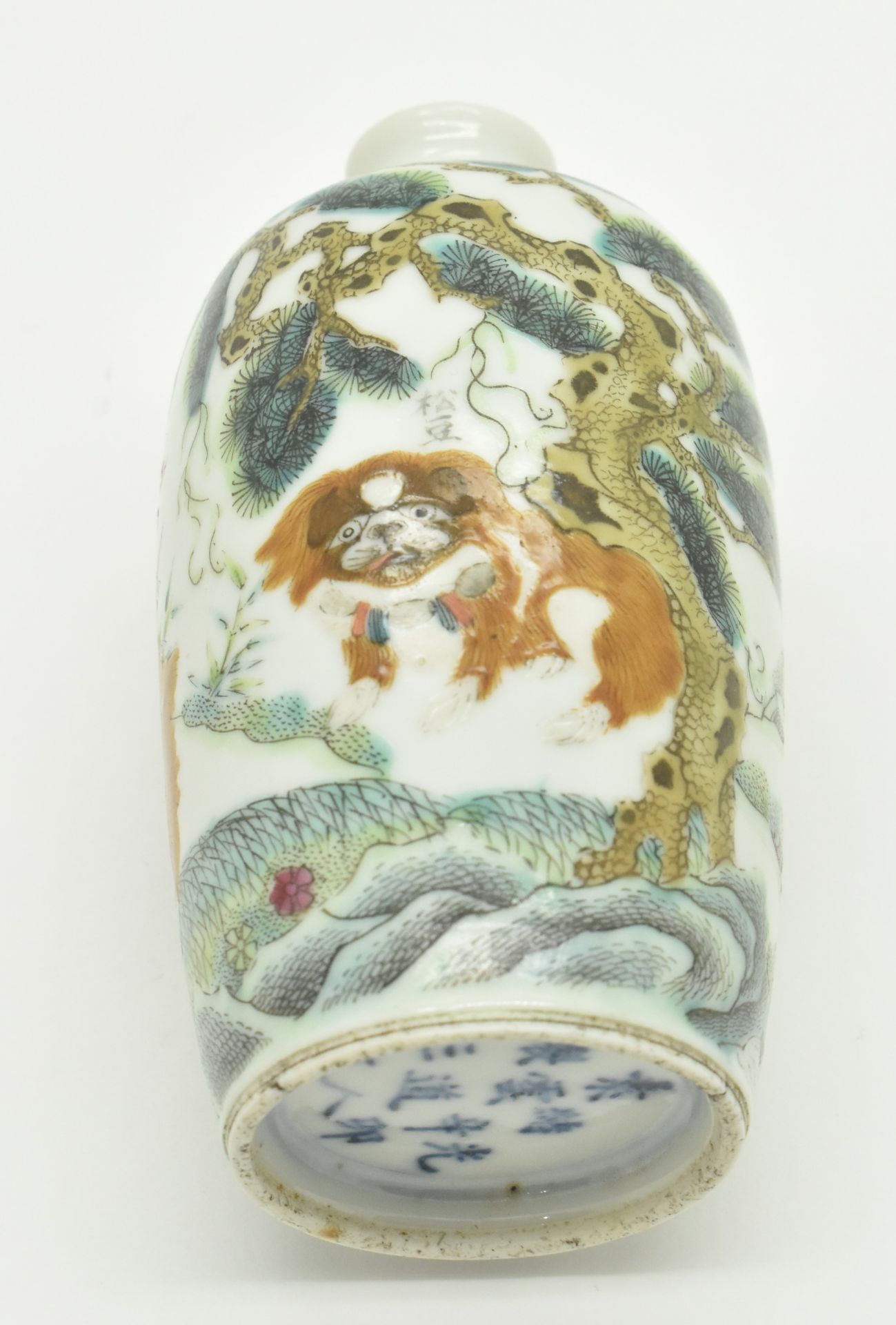 GUANGXU POLYCHROME ENAMEL SNUFF BOTTLE 清 光绪 三友图 鼻烟壶 - Image 5 of 9