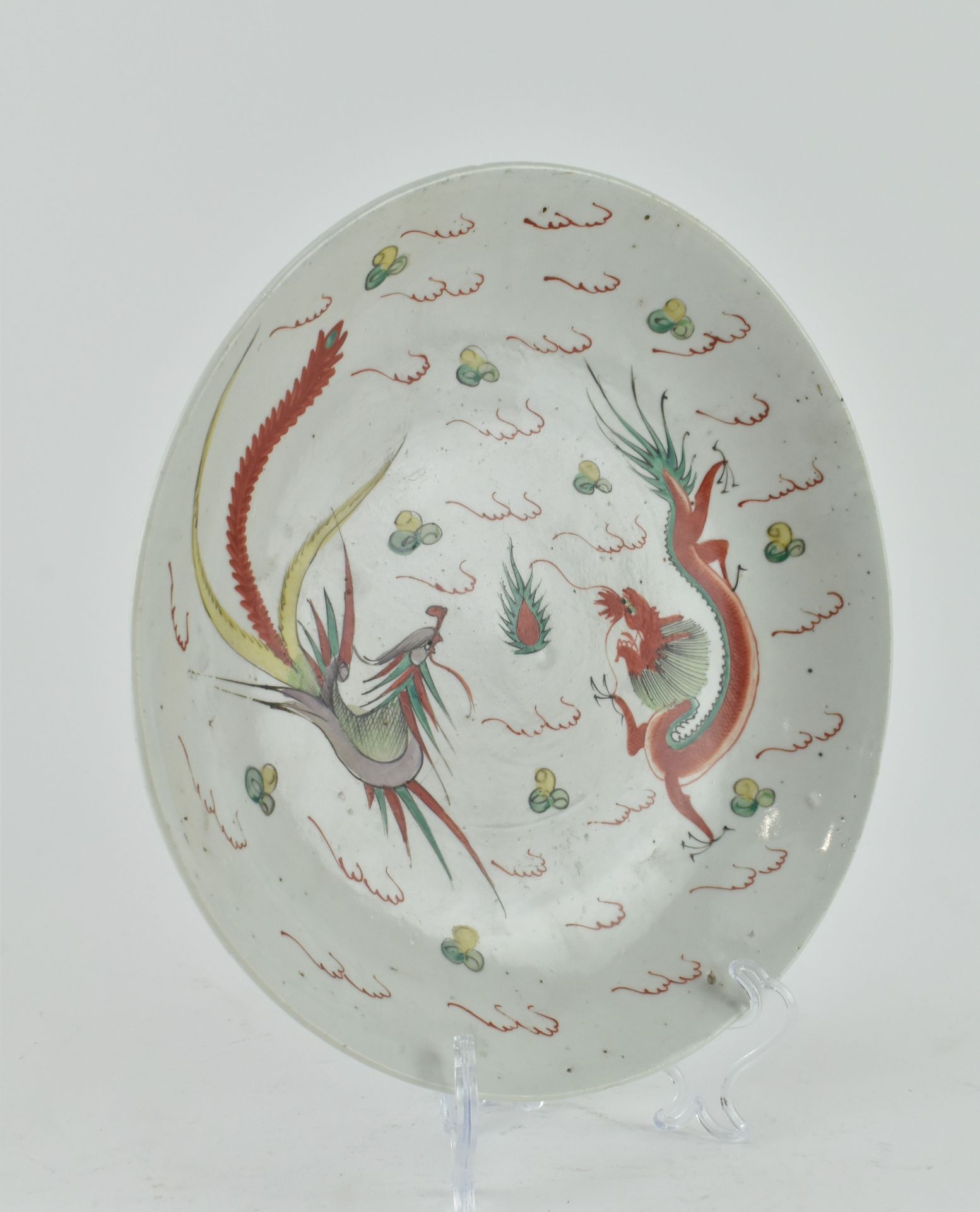 QING EXPORT FAMILLE VERTE DRAGON AND PHOENIX DISH 清 粉彩龙凤盘 - Bild 2 aus 5