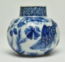 19TH CENTURY BLUE AND WHITE FISH AND ALGAE WATERPOT 青花鱼藻水丞