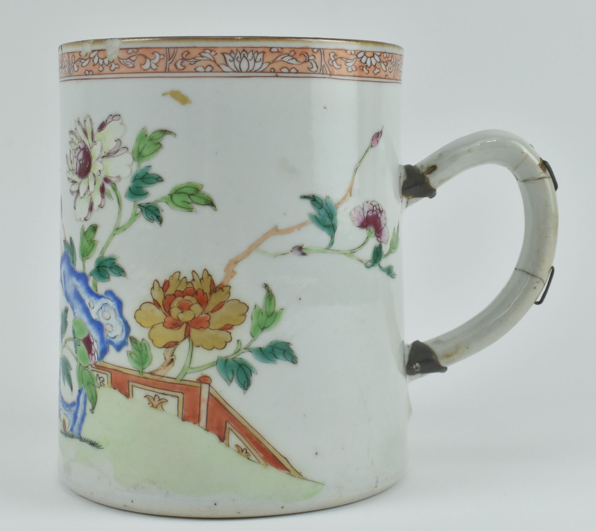 QING DYNASTY FAMILLE ROSE FLAGON 清 粉彩酒水杯 - Bild 2 aus 7