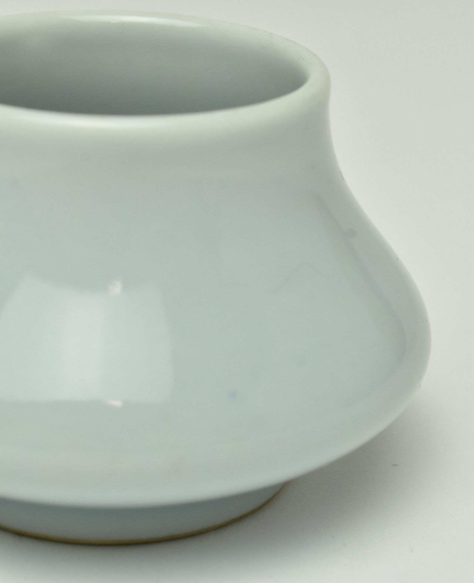 CELADON GLAZED WATER POT, QIANGLONG MARK 乾隆青釉水丞 - Bild 4 aus 5