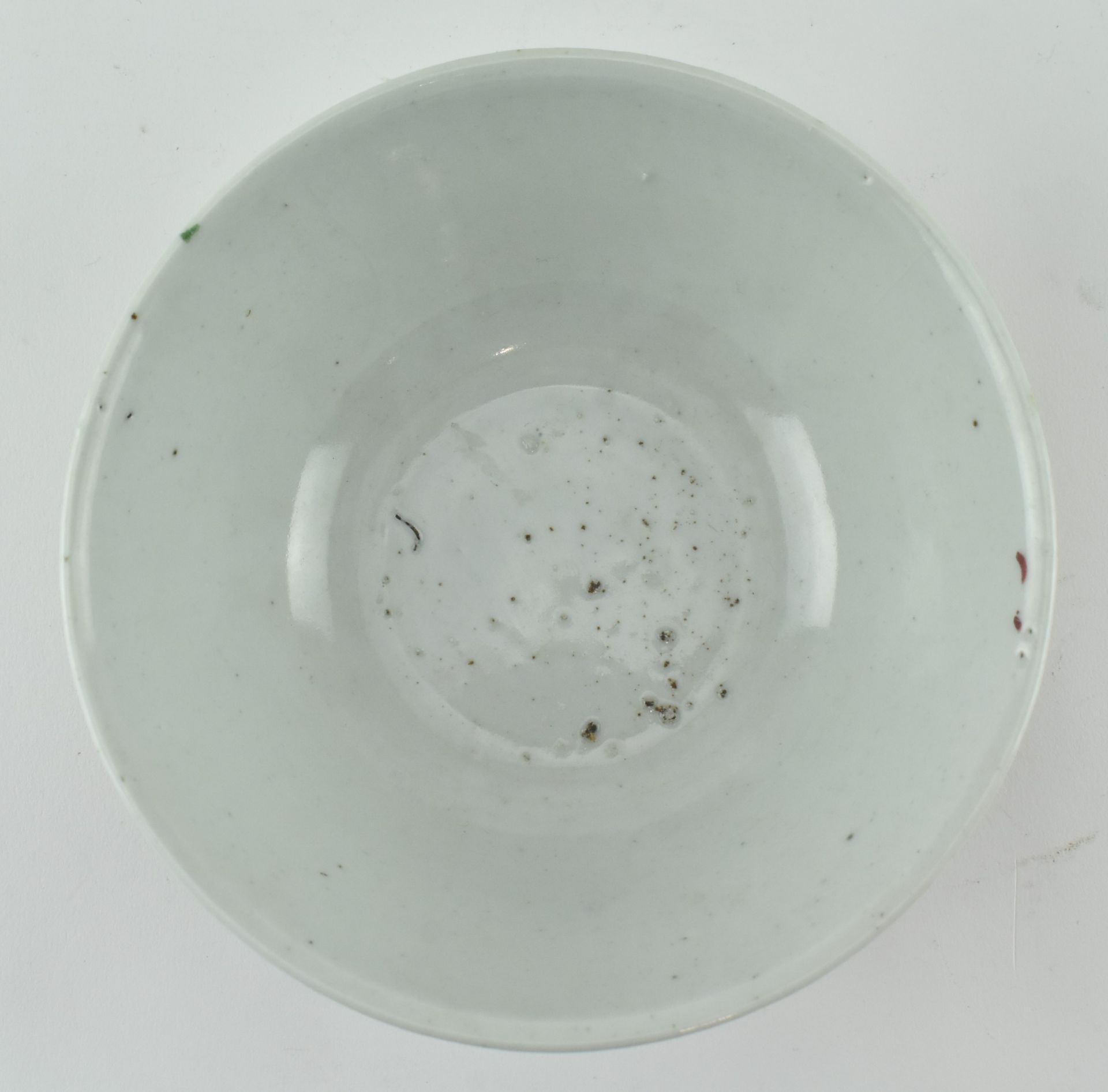 MING OR LATER TRI-COLOURED BOWL 明 红黄绿彩绘碗 - Bild 4 aus 6