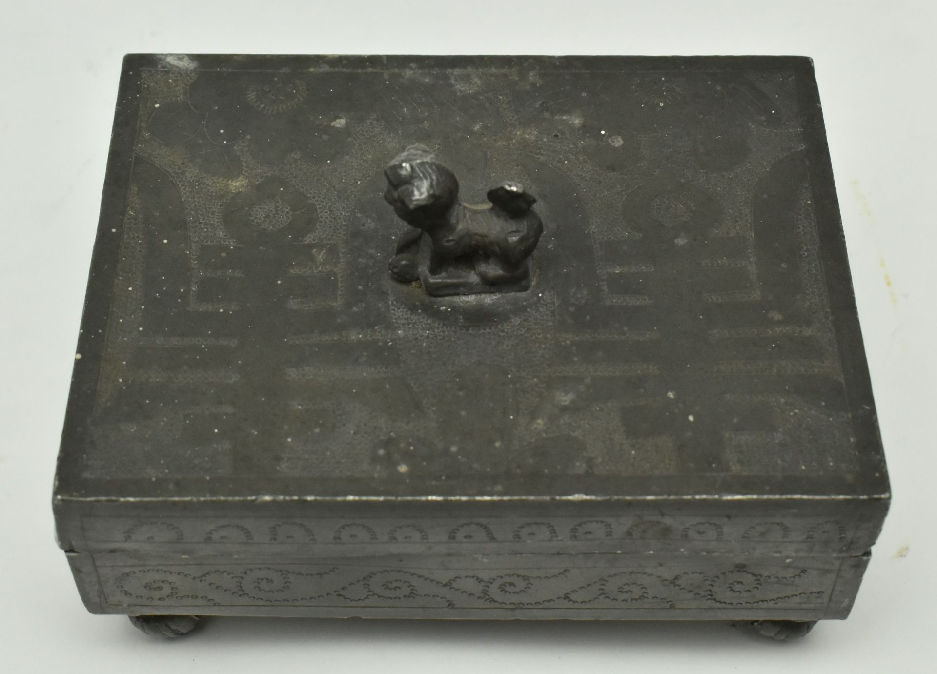 QING PAKTONG “LUCKY”PLAYING CARD BOX 清 白铜 “出入大吉”扑克盒 - Image 4 of 6