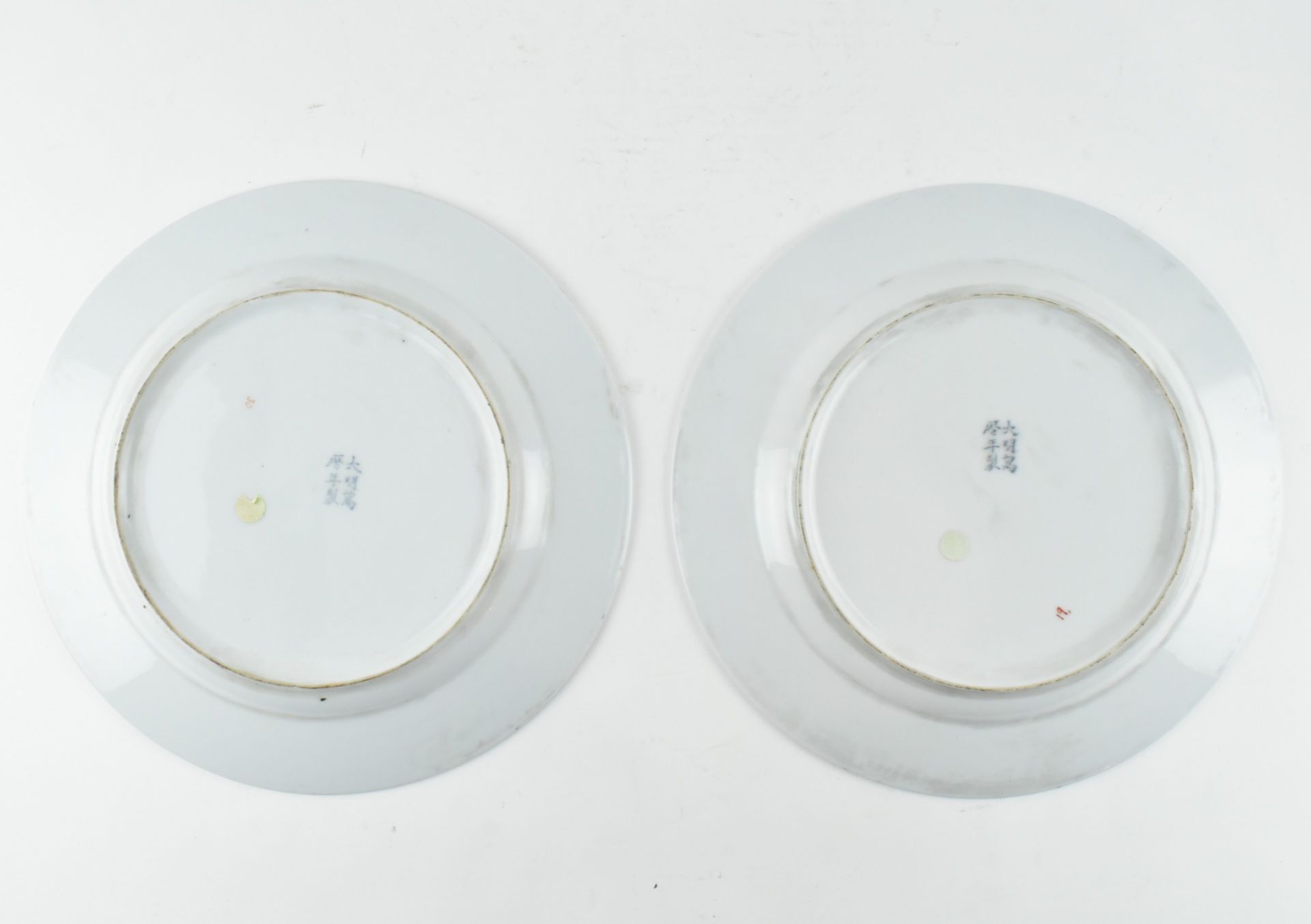 PAIR OF BLUE AND WHITE PHOENIX CHARGERS 晚清牡丹凤凰盘一对 - Image 5 of 6