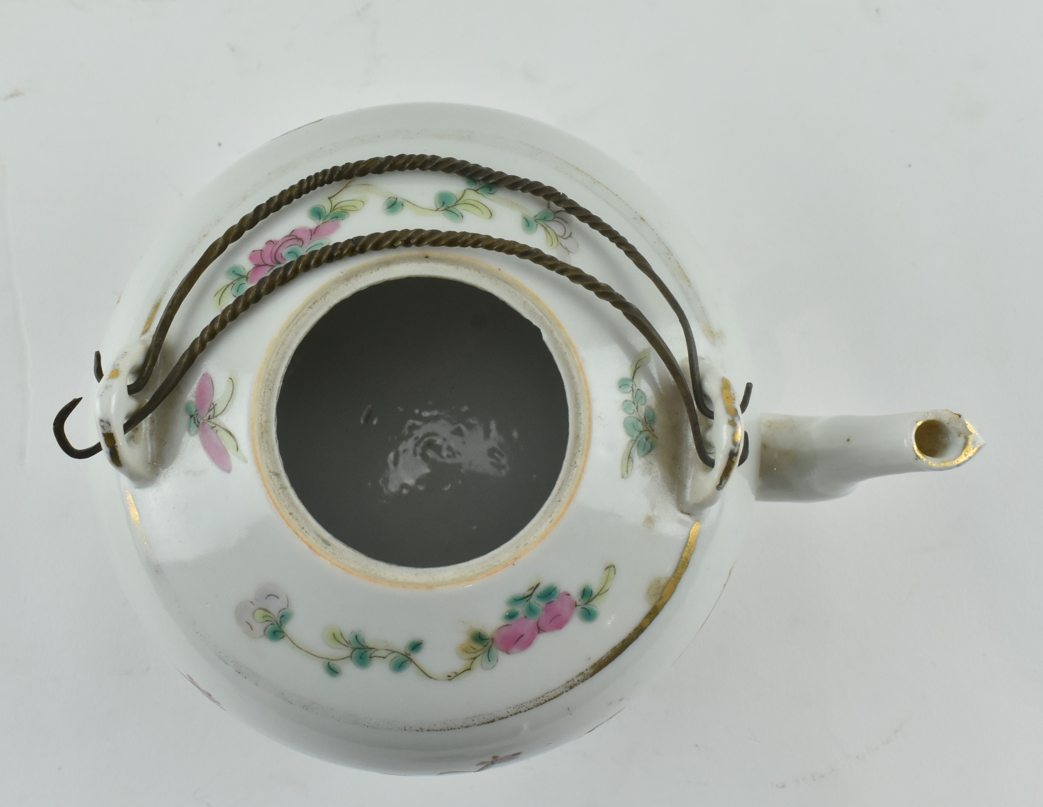 LATE QING DYNASTY FAMILE ROSE TEAPOT 晚清 粉彩戏婴茶壶 - Image 4 of 7
