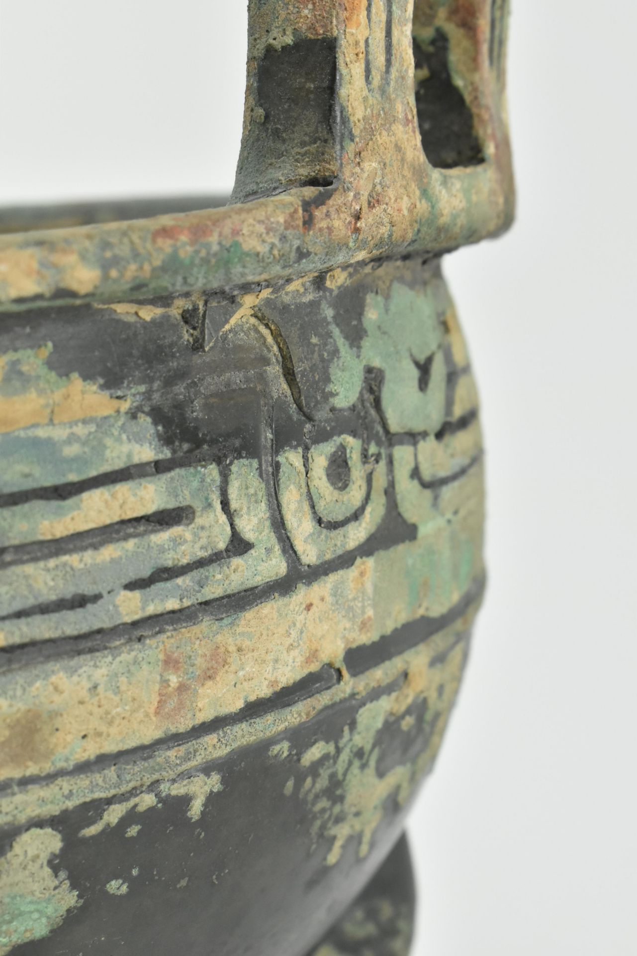 WESTERN ZHOU "RING MOTIF" BRONZE DING TRIPOD VESSEL 西周青铜鼎 - Image 5 of 10