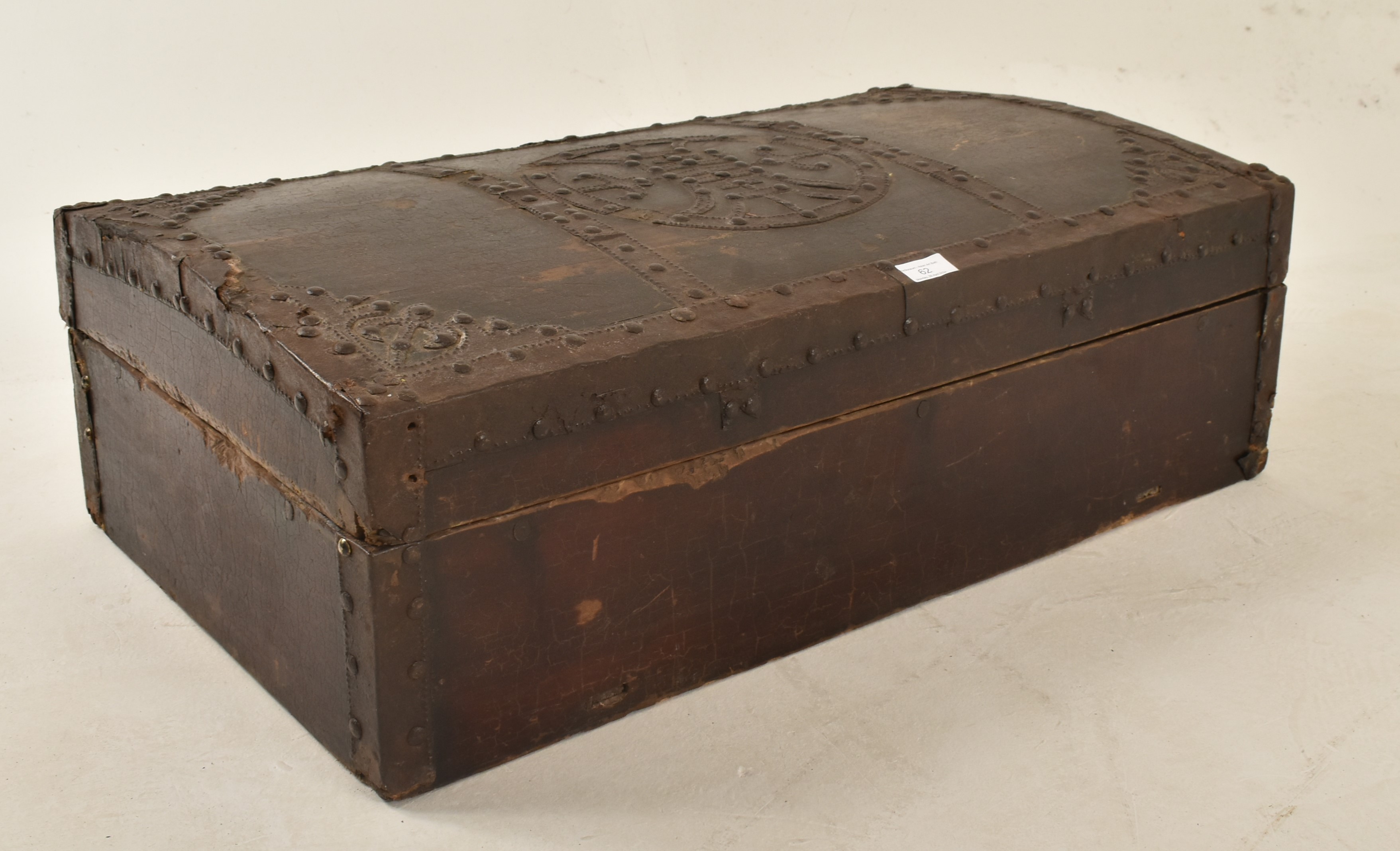 QING DYNASTY WOODEN "LONGEVITY" CHEST BOX 清 “万寿”实木宝箱 - Image 2 of 6