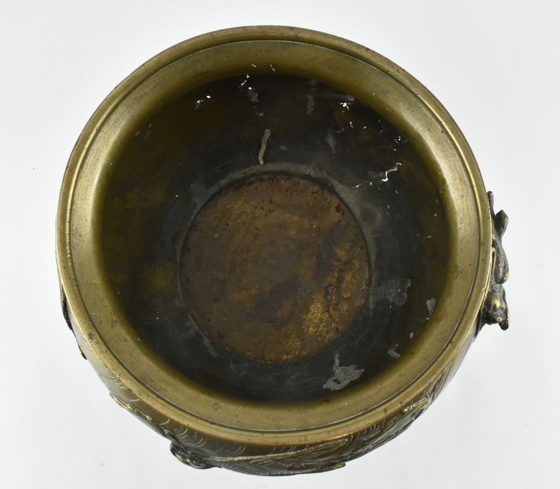 LARGE 19TH CENTURY BRASS DRAGON AND PHOENIX CENSER 黄铜龙凤香炉 - Image 4 of 5