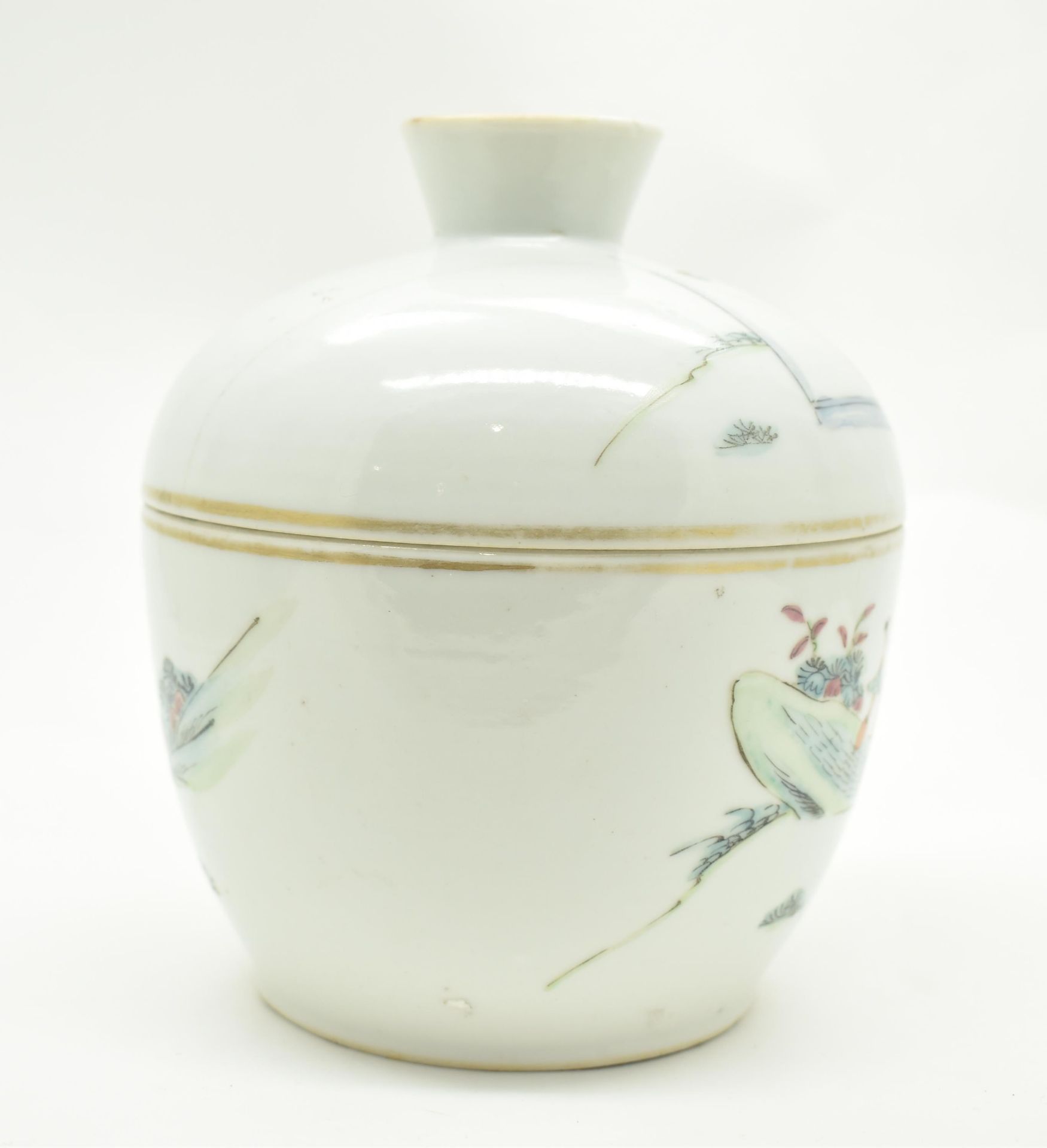 QING TONGZHI FAMILLE ROSE JAR WITH LID 清 同治粉彩盖罐 - Bild 4 aus 10