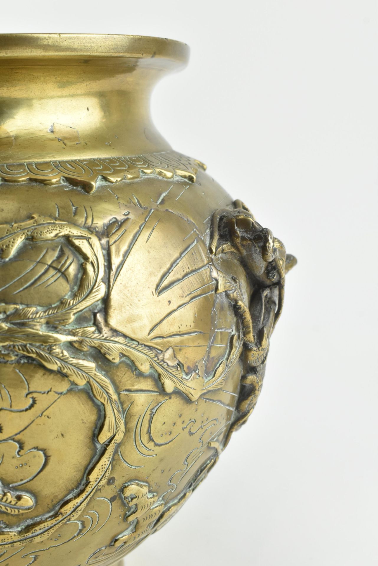 LARGE 19TH CENTURY BRASS DRAGON AND PHOENIX CENSER 黄铜龙凤香炉 - Image 3 of 5