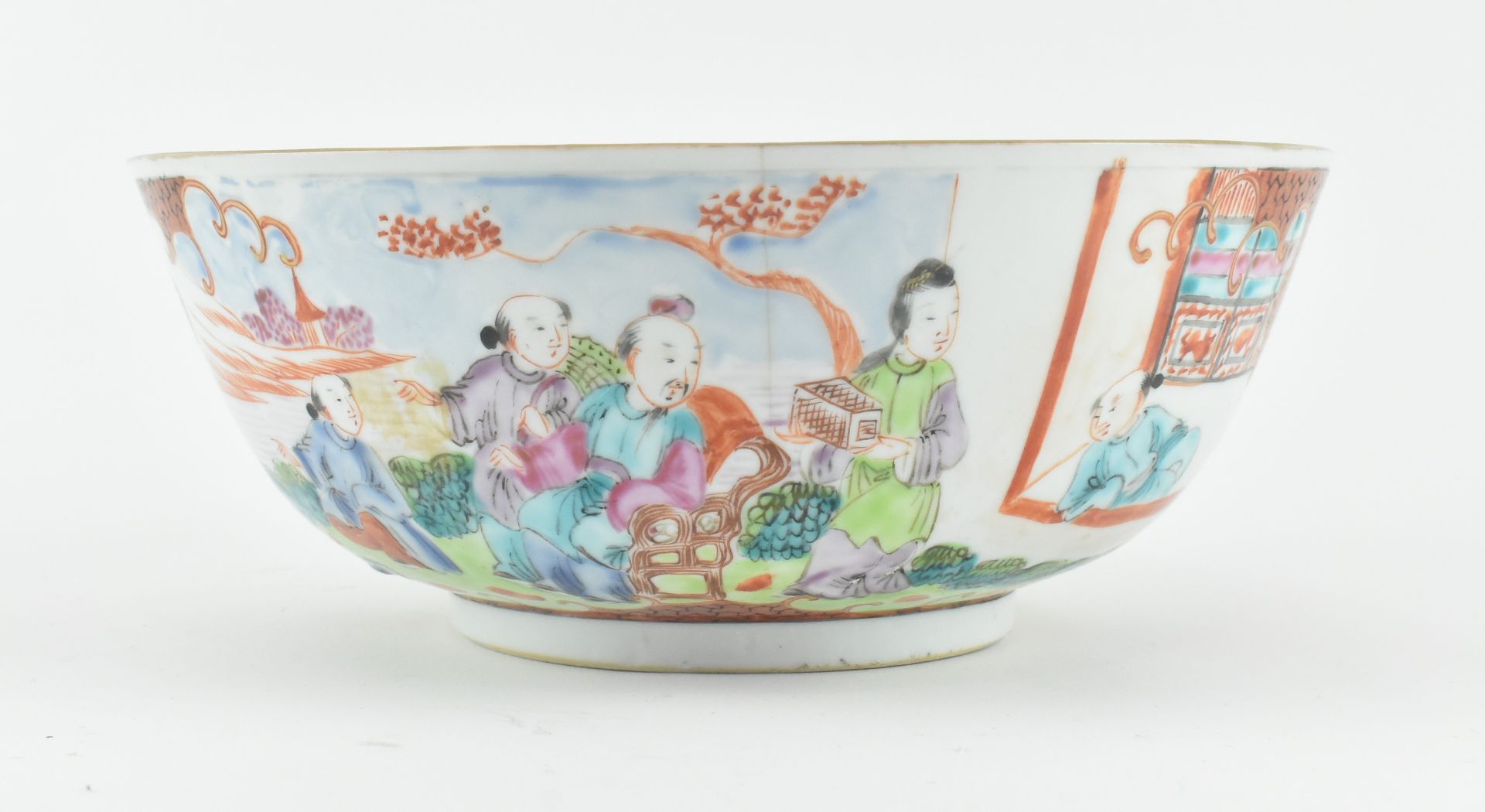 QING DYNASTY FAMILLE ROSE FIGURINE BOWL 清 粉彩人物碗 - Image 3 of 6