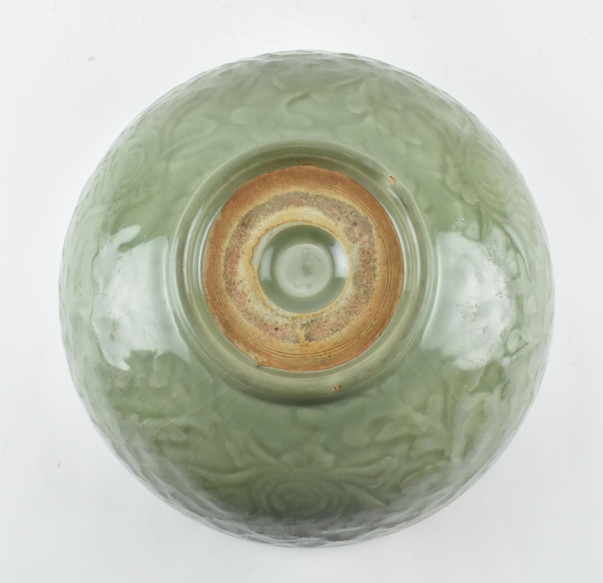 LARGE LONGQUAN CELADON BOWL 龙泉青釉大碗 - Image 7 of 8