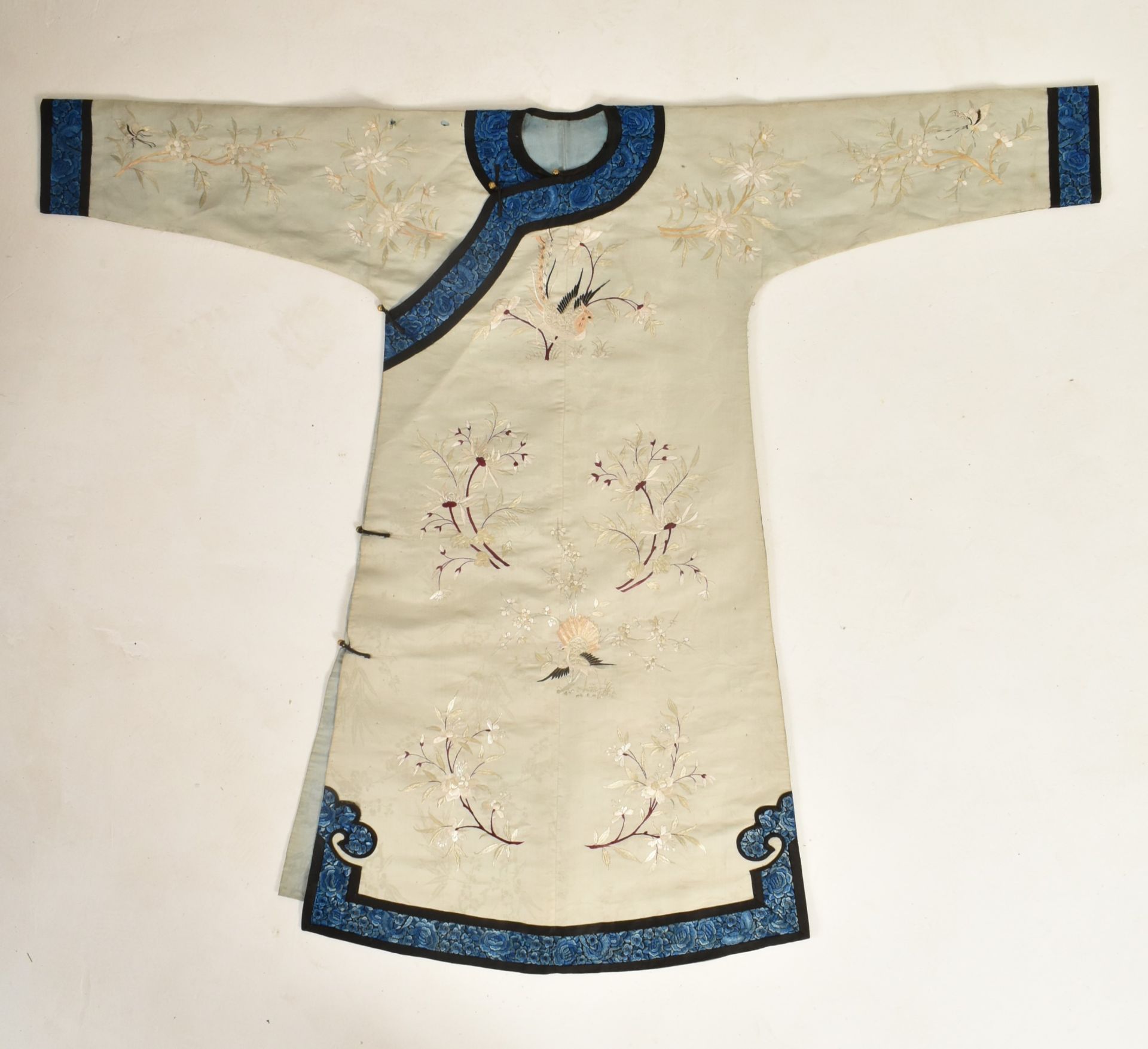 CHINESE HAND EMBROIDERED CHEONGSAM DRESS 锦雀凤凰绣花旗袍 - Image 2 of 14