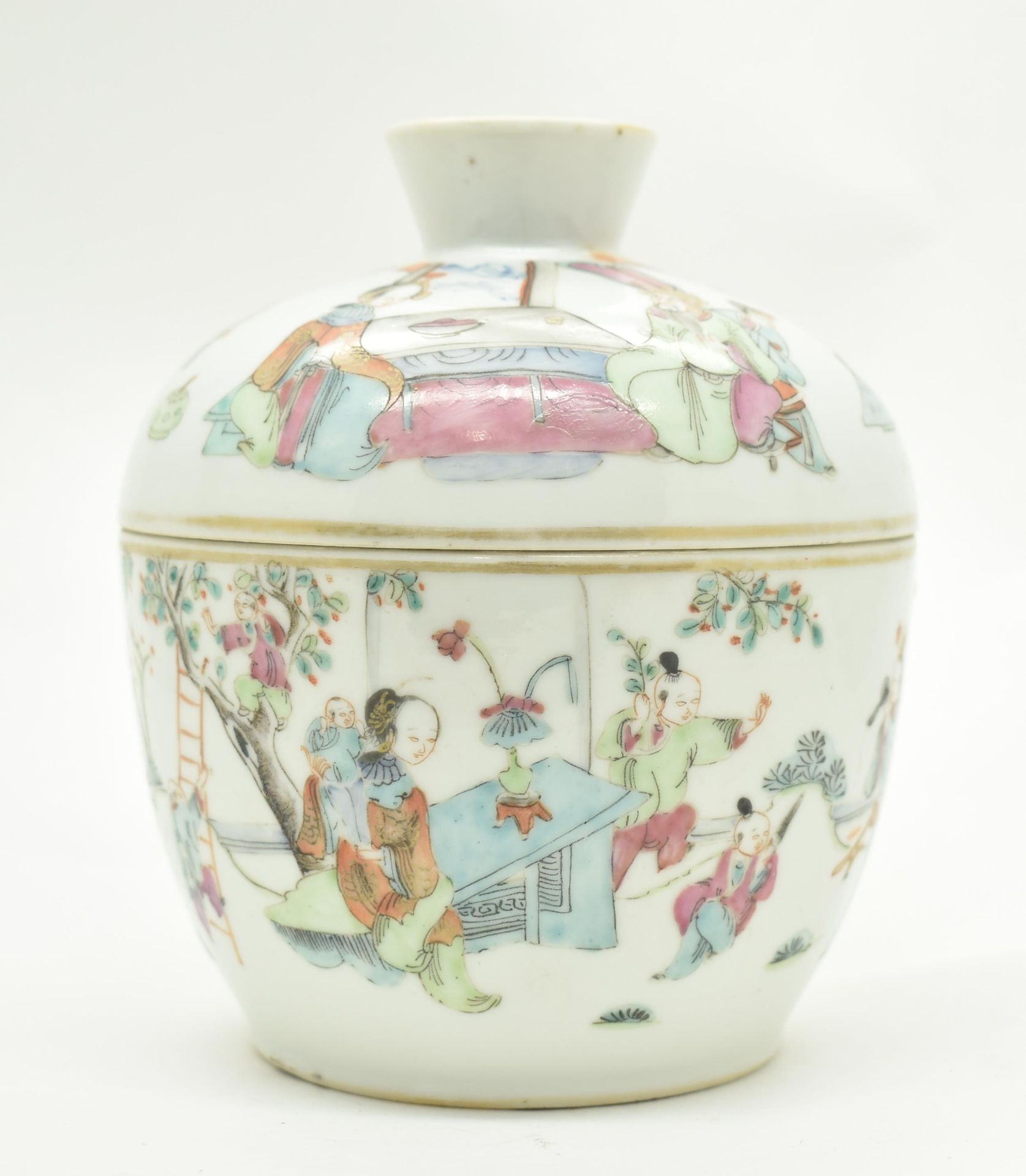 QING TONGZHI FAMILLE ROSE JAR WITH LID 清 同治粉彩盖罐 - Bild 2 aus 10