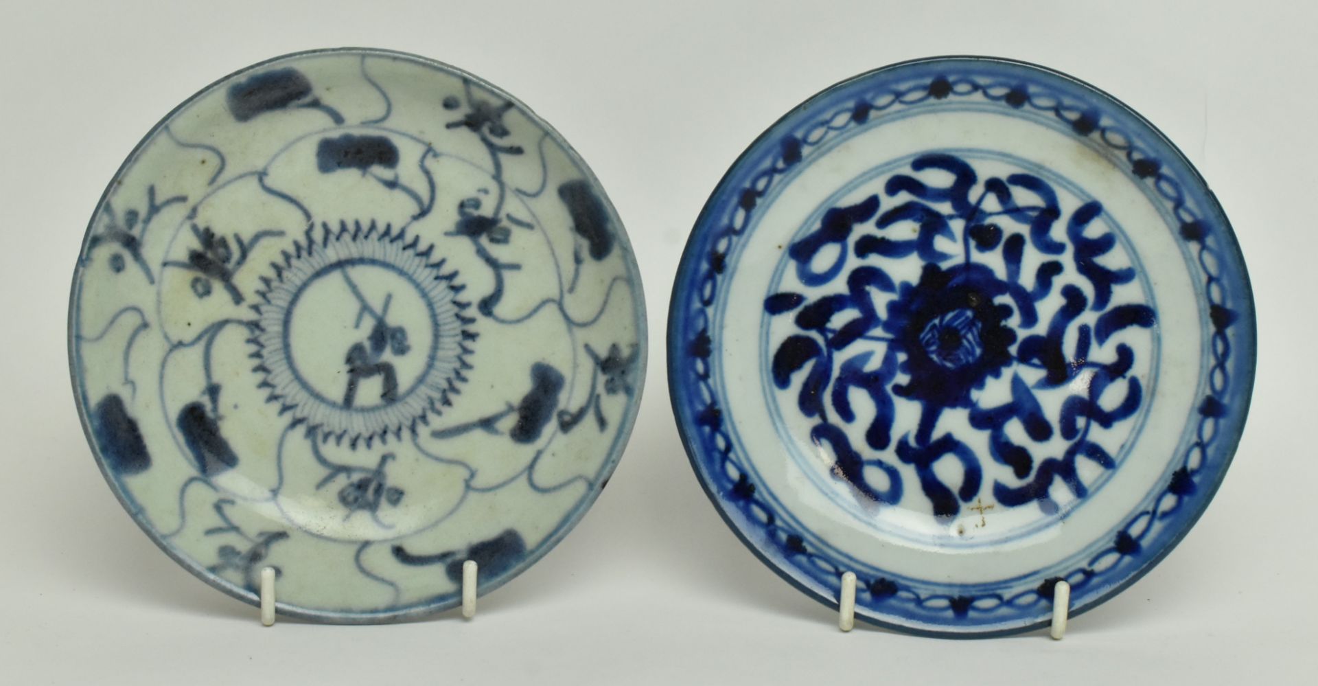 GROUP OF SIX BLUE AND WHITE EXPORT PLATES, QING DYNASTY - Bild 2 aus 7