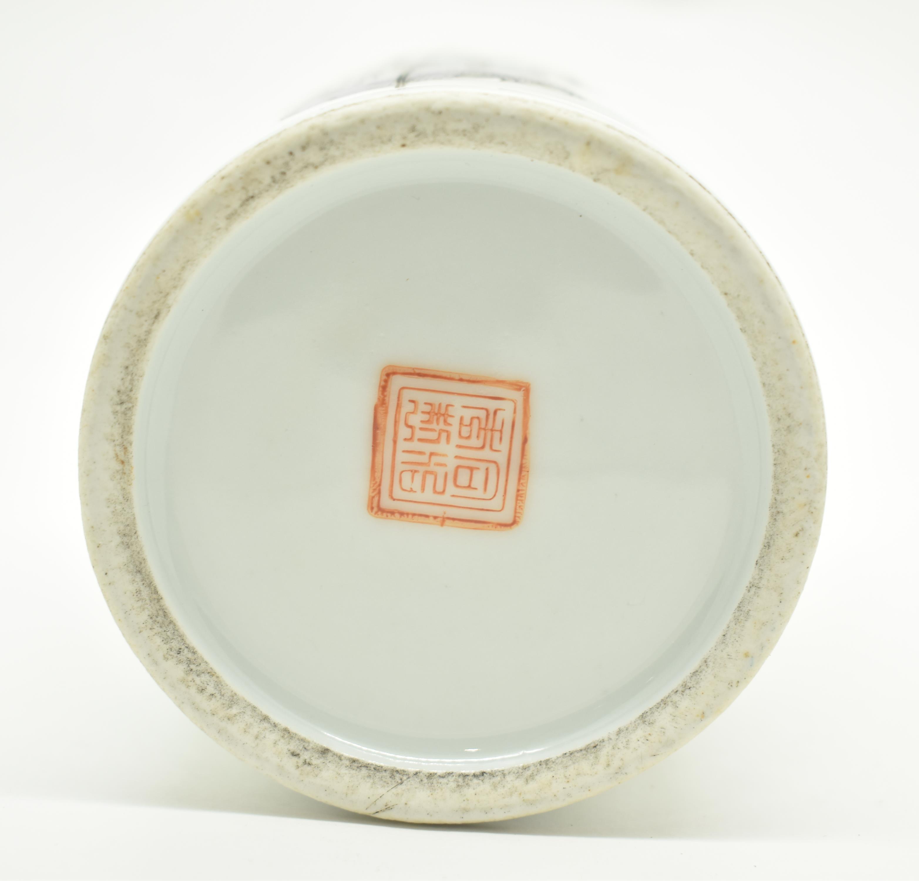 QING PERIOD SANXING BRUSH POT/INCENSE POT 清 同治粉彩福禄寿笔筒 - Image 8 of 10