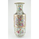 QING DYNASTY CANTON FAMILLE ROSE VASE 清 广彩 开窗人物 棒槌瓶