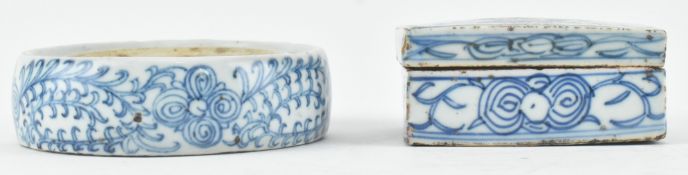 QING DYNASTY INK WELL AND SEAL PASTE BOX 清 青花烟台和印泥盒