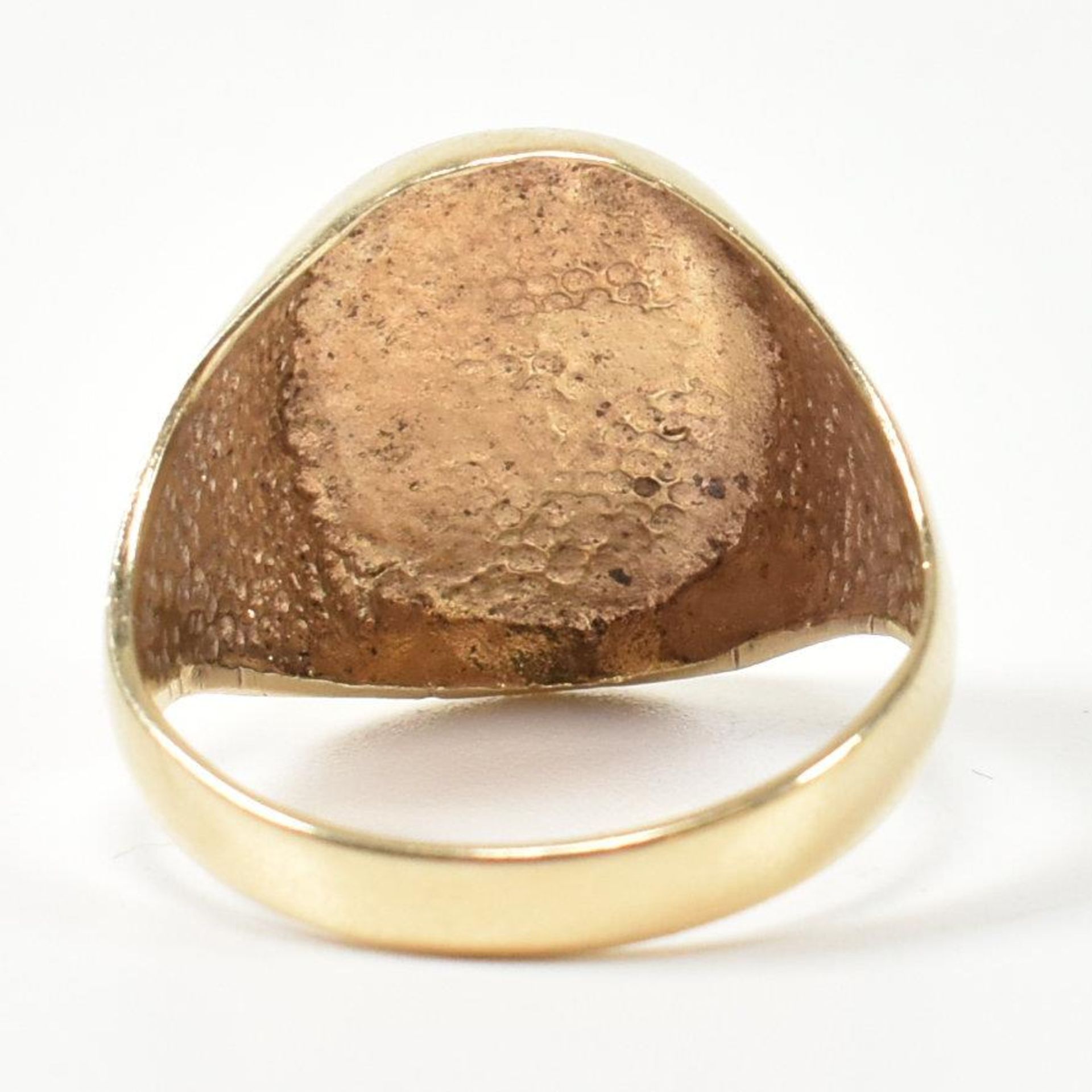 9CT GOLD OVAL SIGNET RING - Image 4 of 6