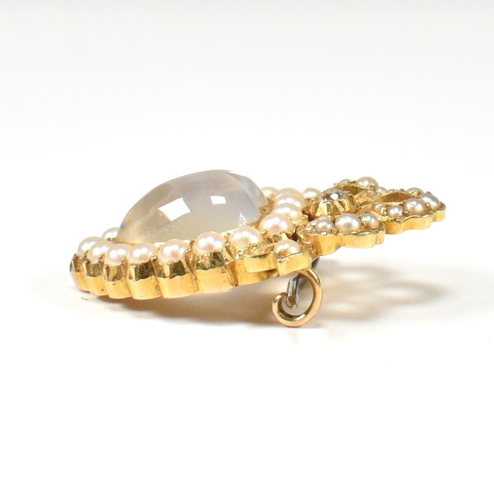 19TH CENTURY GOLD MOONSTONE & PEARL HEART BROOCH PIN - Image 5 of 7