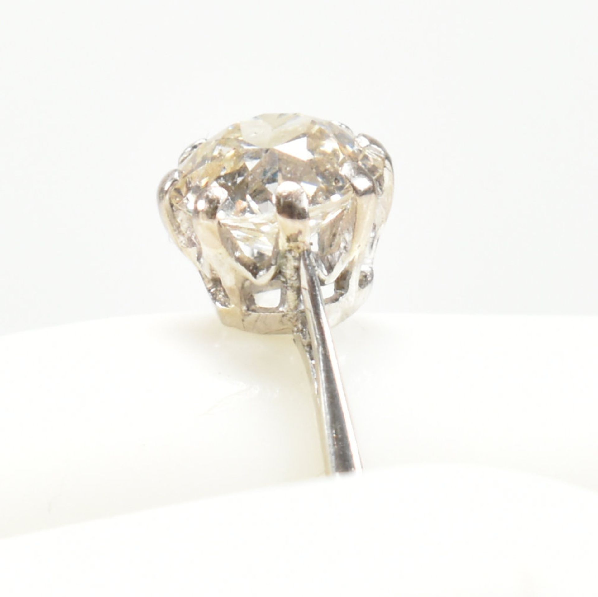 1930S 1.7CT DIAMOND SOLITAIRE RING - Image 9 of 9