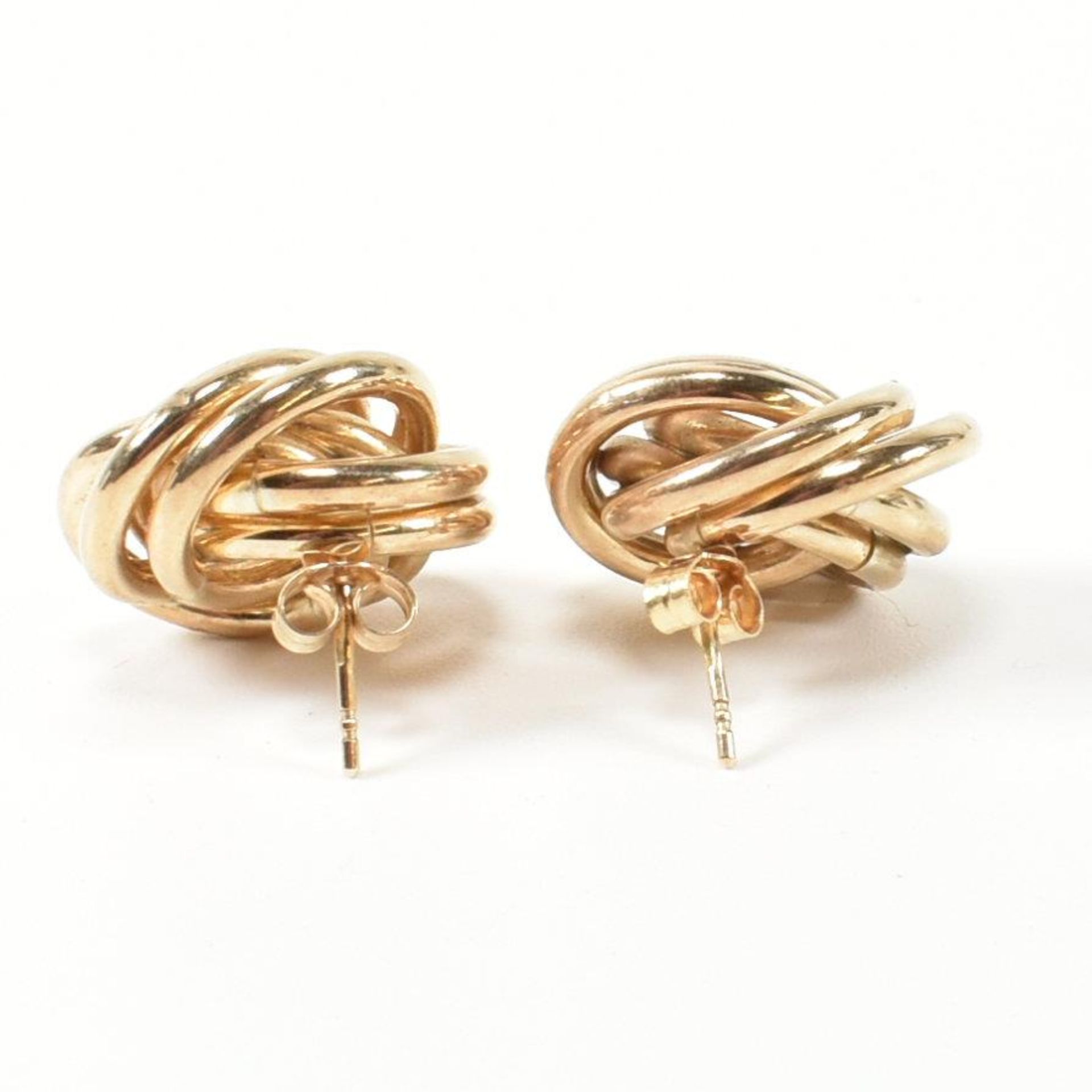 PAIR OF HALLMARKED 9CT GOLD KNOT STUD EARRINGS - Image 3 of 6