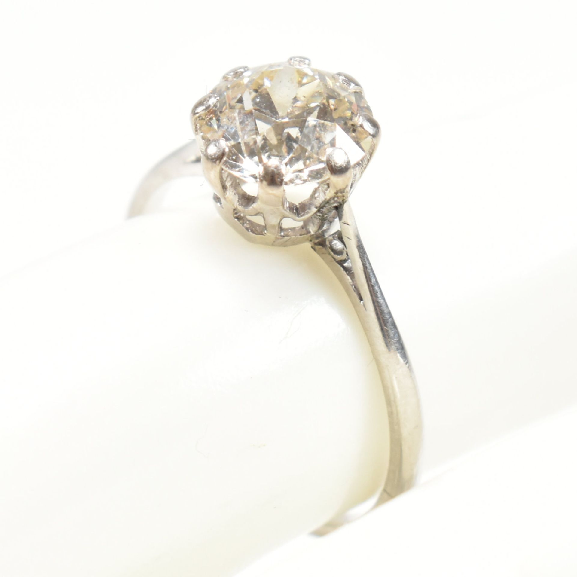 1930S 1.7CT DIAMOND SOLITAIRE RING - Image 8 of 9