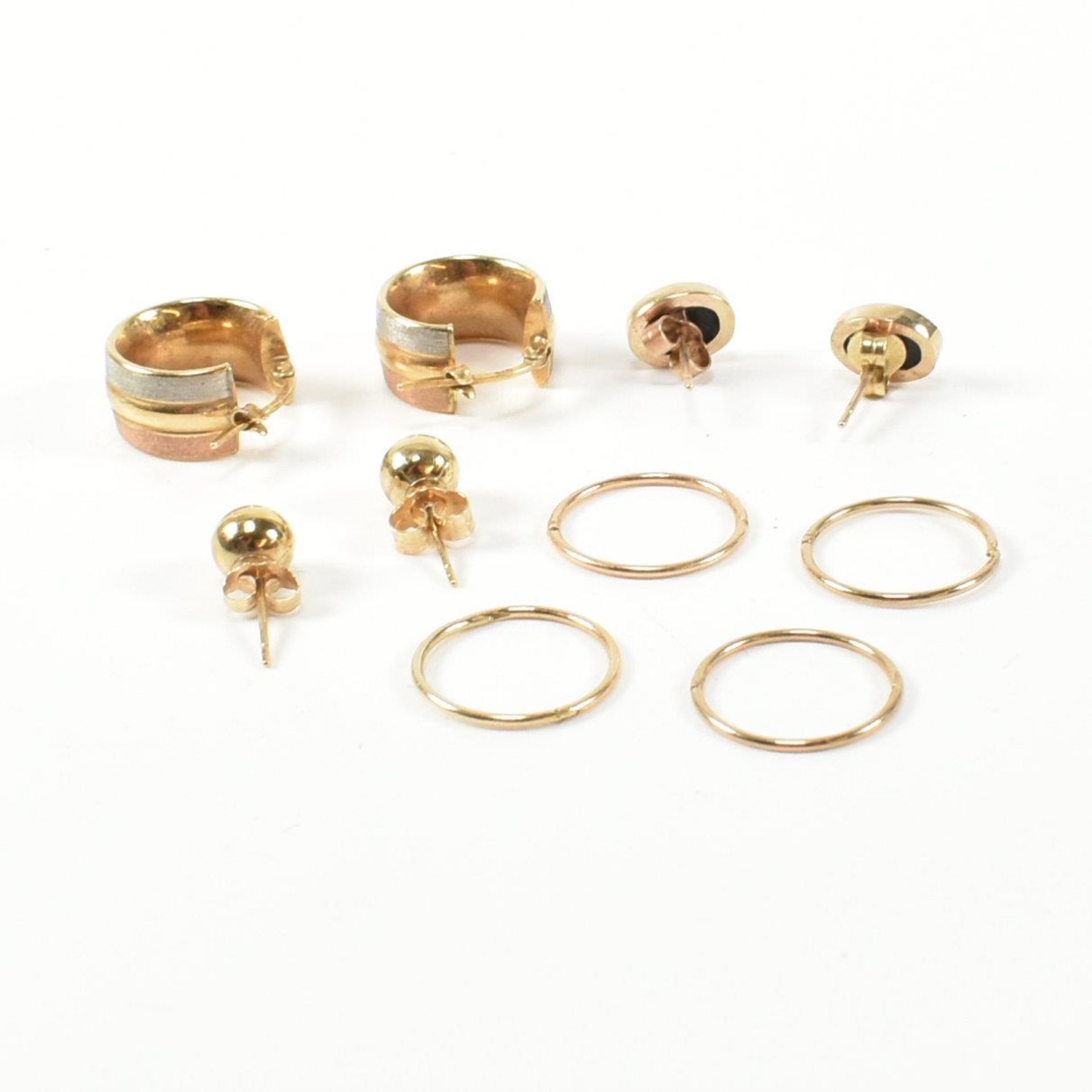 COLLECTION OF 9CT GOLD HOOP & STUD EARRINGS - Image 3 of 7