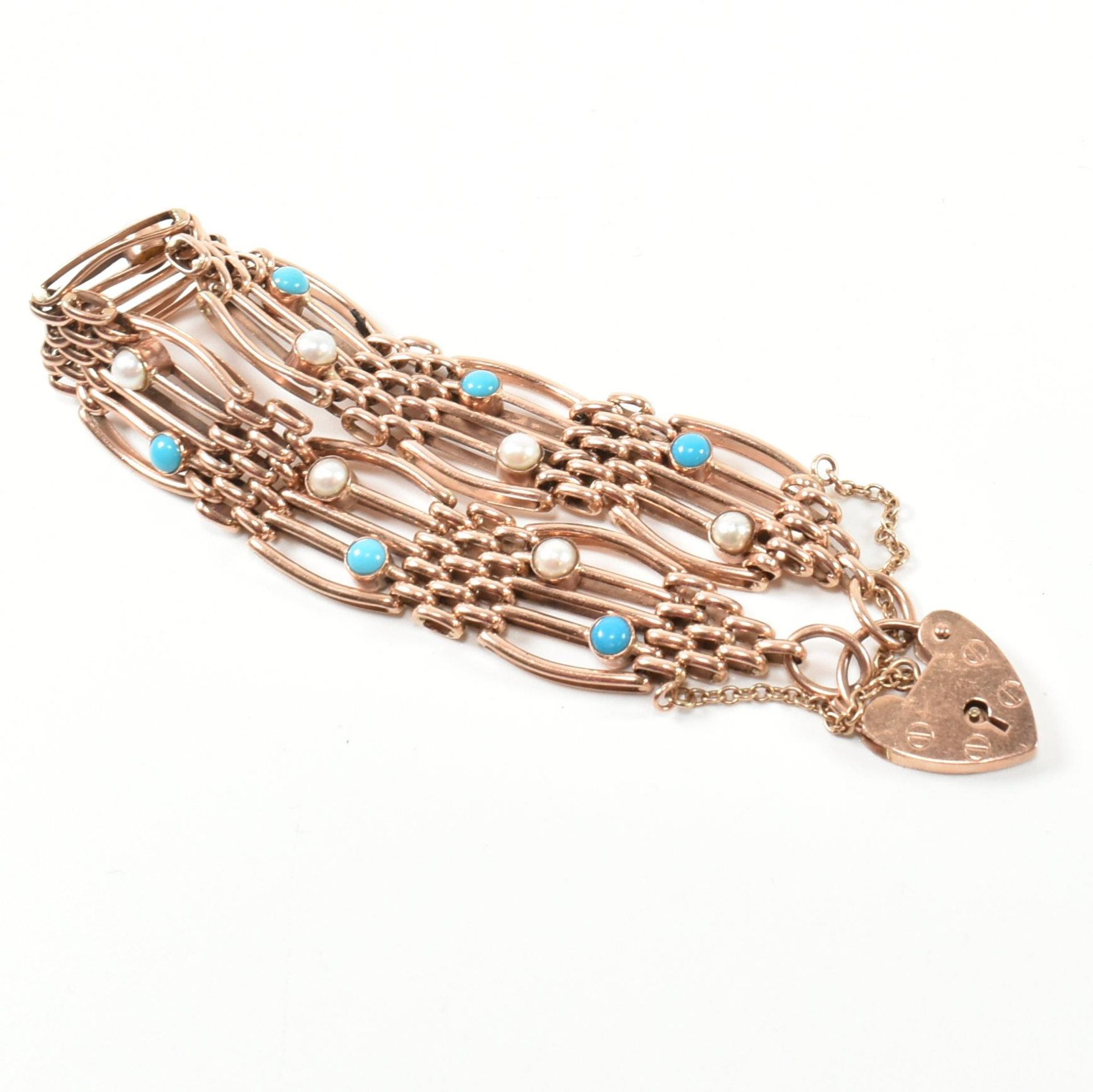 HALLMARKED 9CT ROSE GOLD PEARL & TURQUOISE GATE LINK BRACELET - Image 3 of 9