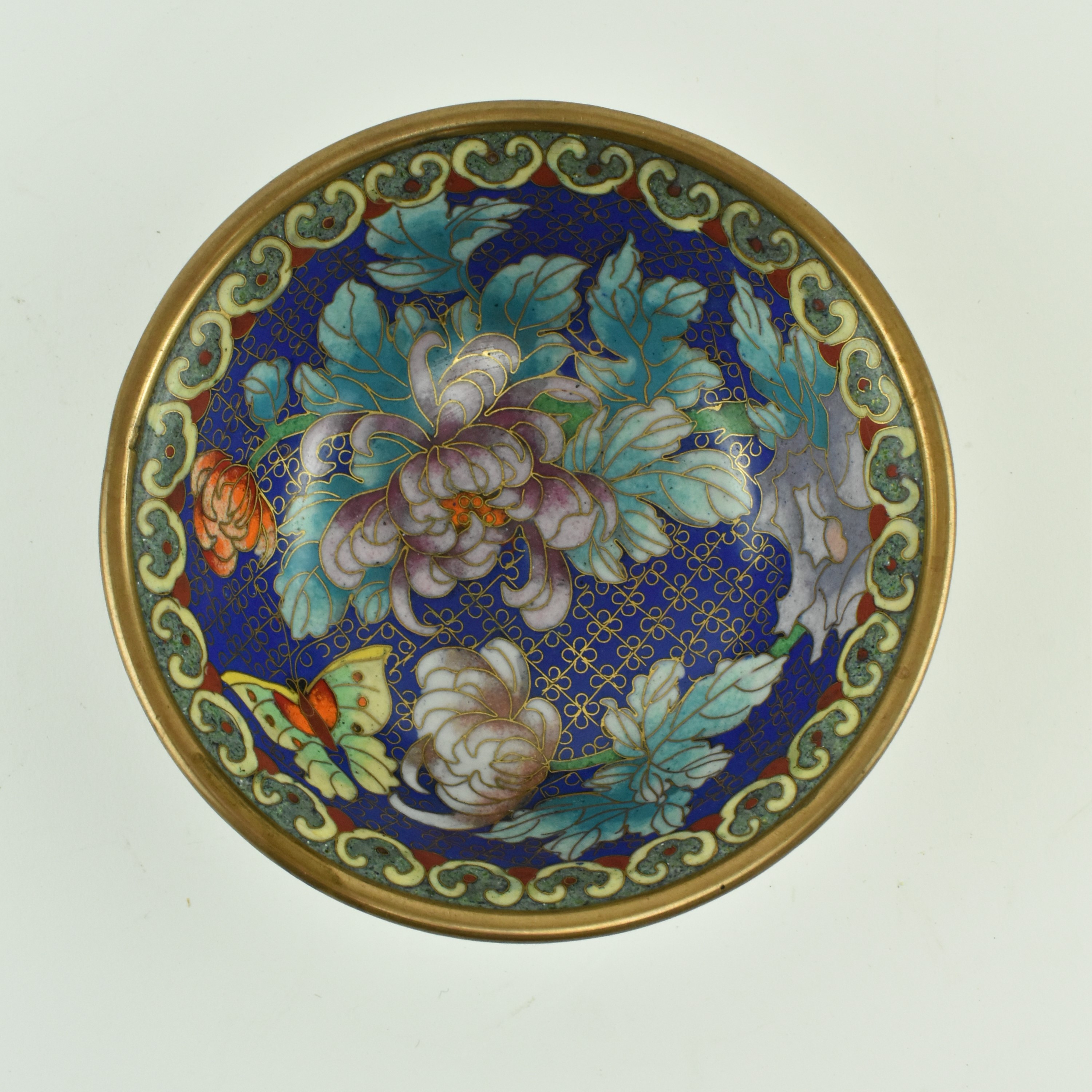 TWO 20TH CENTURY CHINESE CLOISONNE FLORAL BOWLS & A PLATE - Image 3 of 7