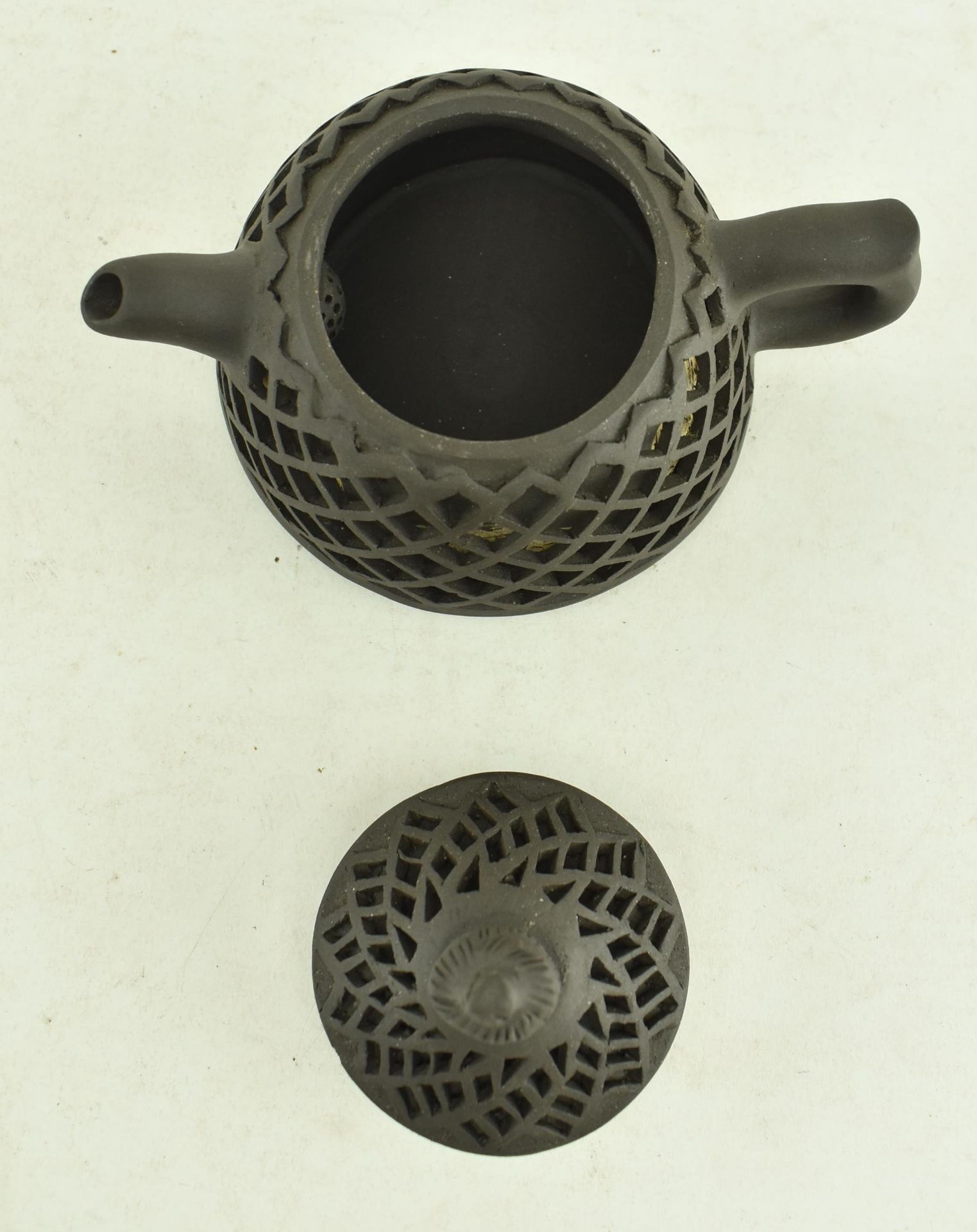 TWO 20TH CENTURY VINTAGE CHINESE ZISHA TEAPOTS - Image 7 of 9