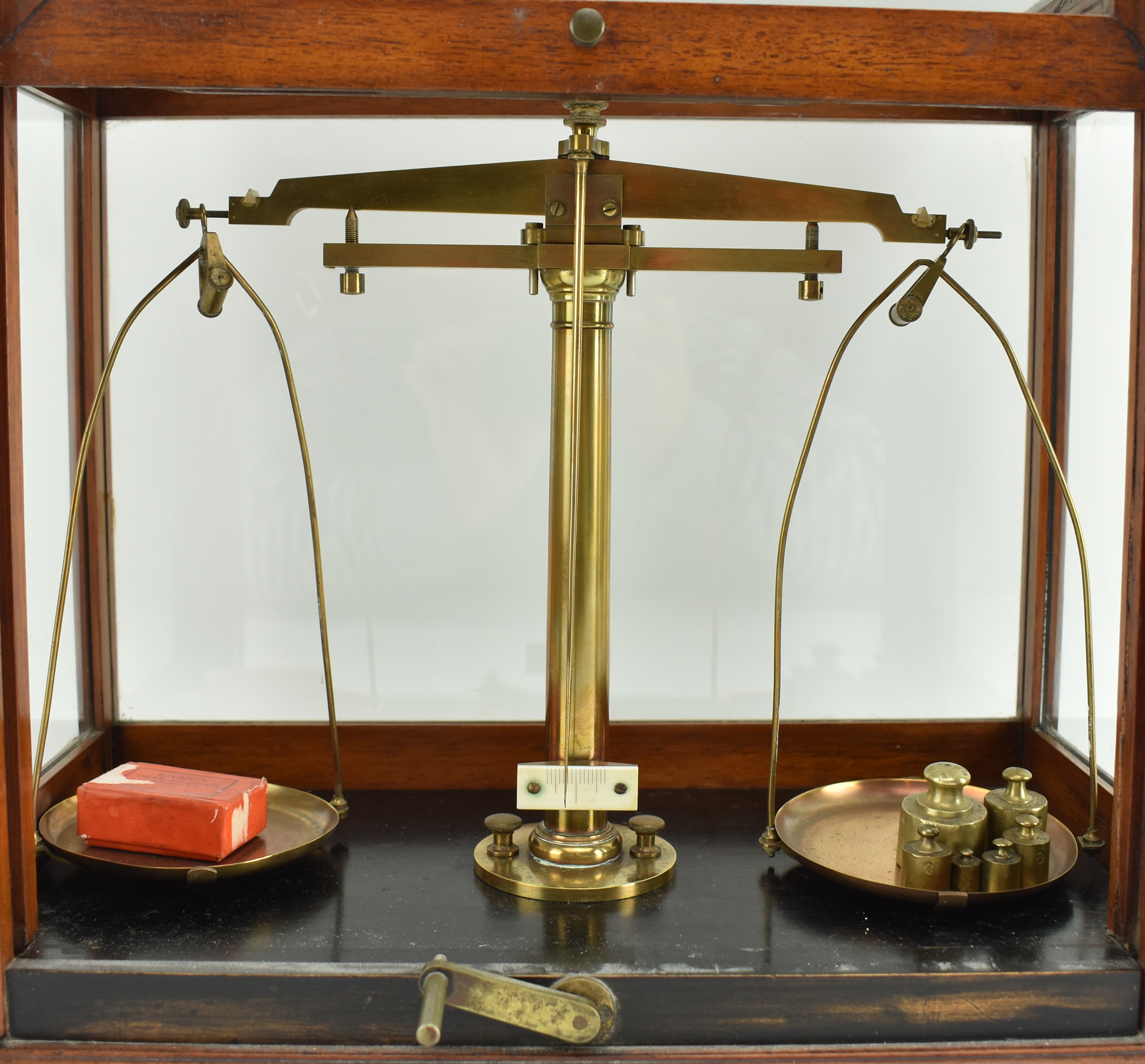 1920S ENCASED CHEMISTS PHARMACIST APOTHECARY SCALE & WEIGHTS - Image 3 of 7