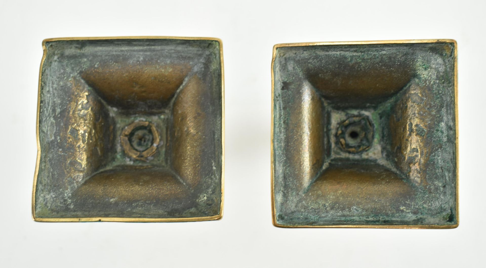 PAIR OF EARLY 19TH CENTURY GEORGIAN BRASS CANDLESTICKS - Image 5 of 5