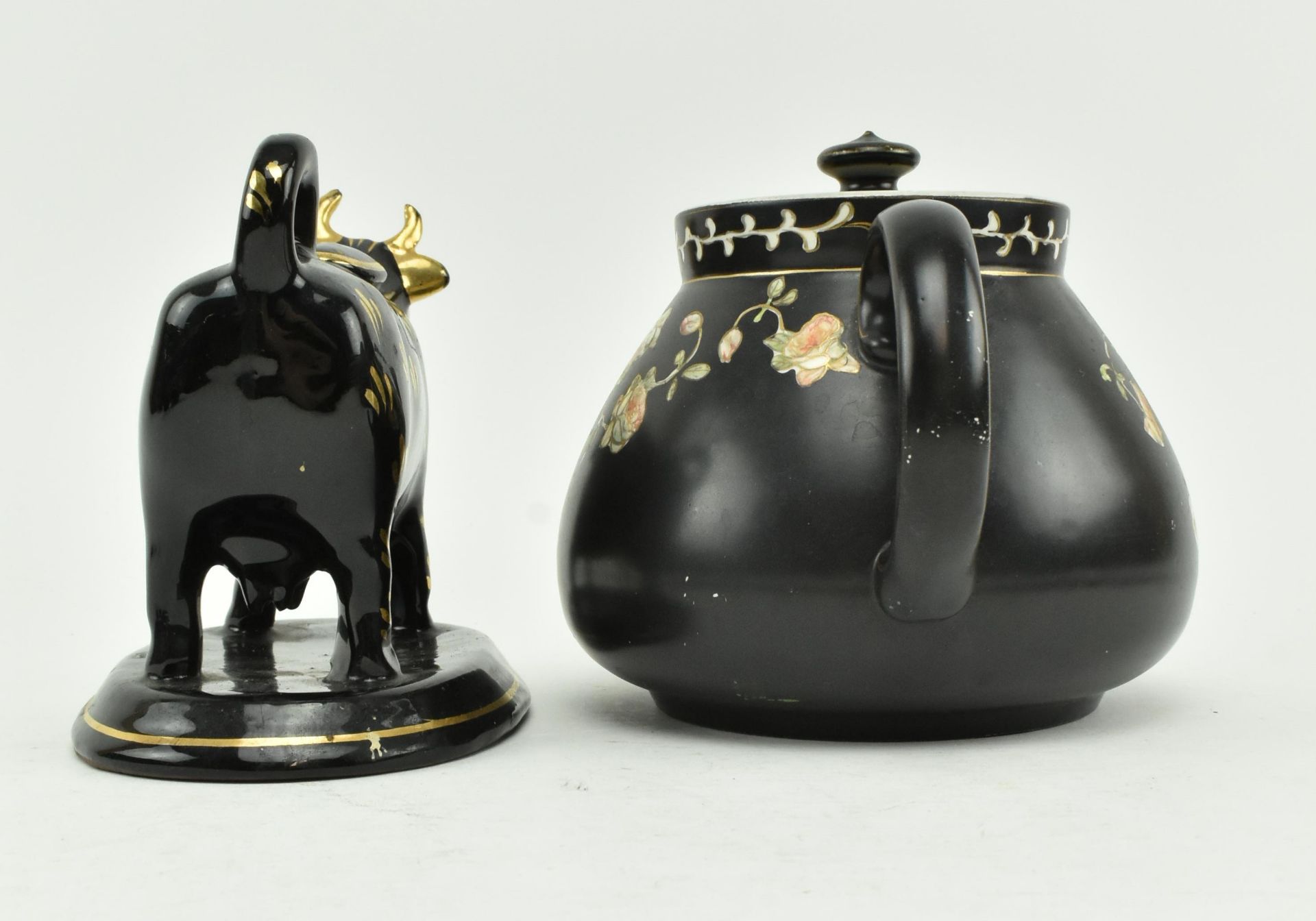 COLLECTION OF BLACK CERAMIC & GLASS LACQUER STYLE PIECES - Bild 3 aus 11